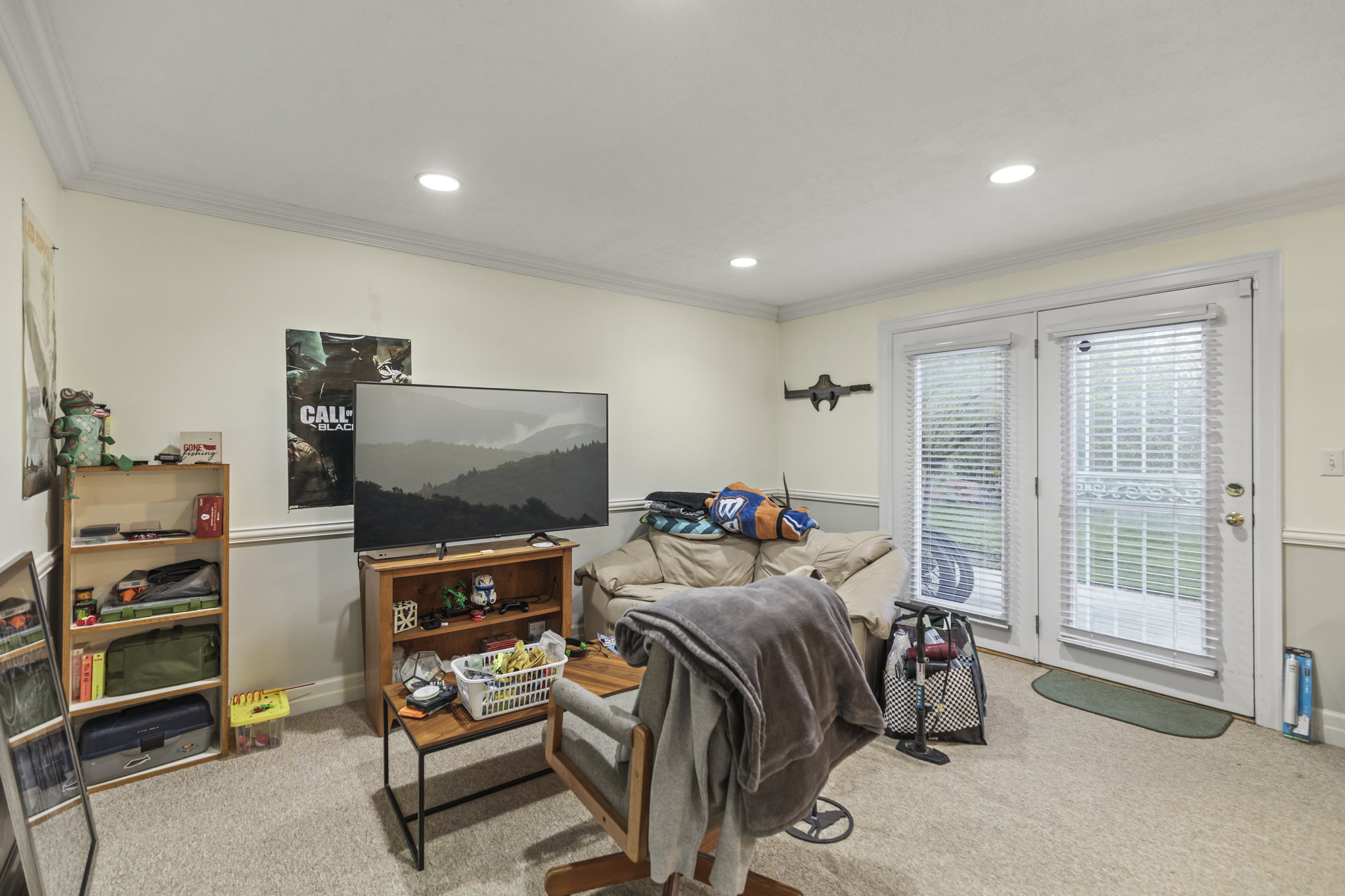 Living area with light colored carpet, ornamental molding, and recessed lighting