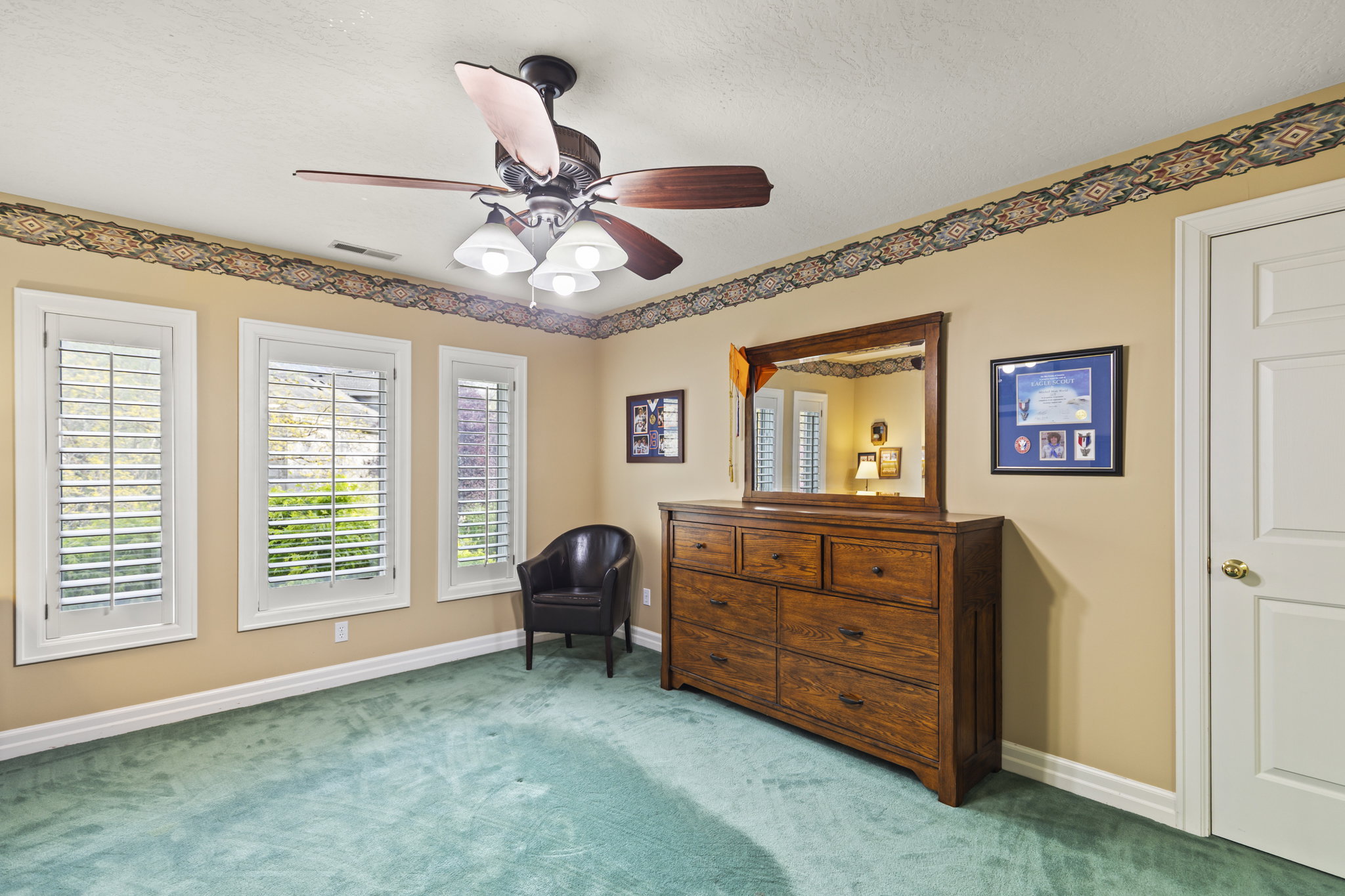Sitting room featuring carpet flooring, ceiling fan, and a textured ceiling