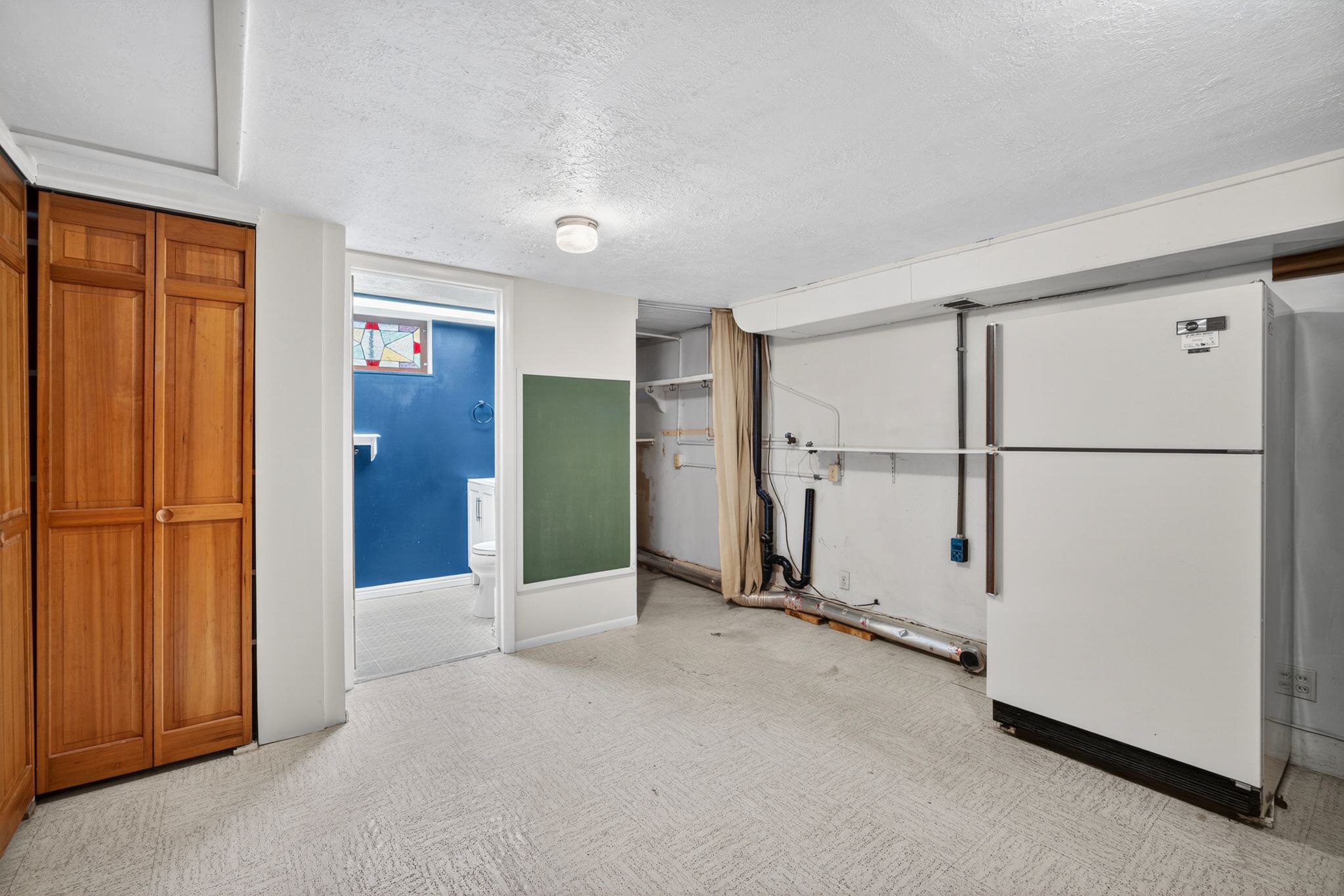 Spacious room featuring light-colored carpet flooring, recessed lighting, and a white ceiling