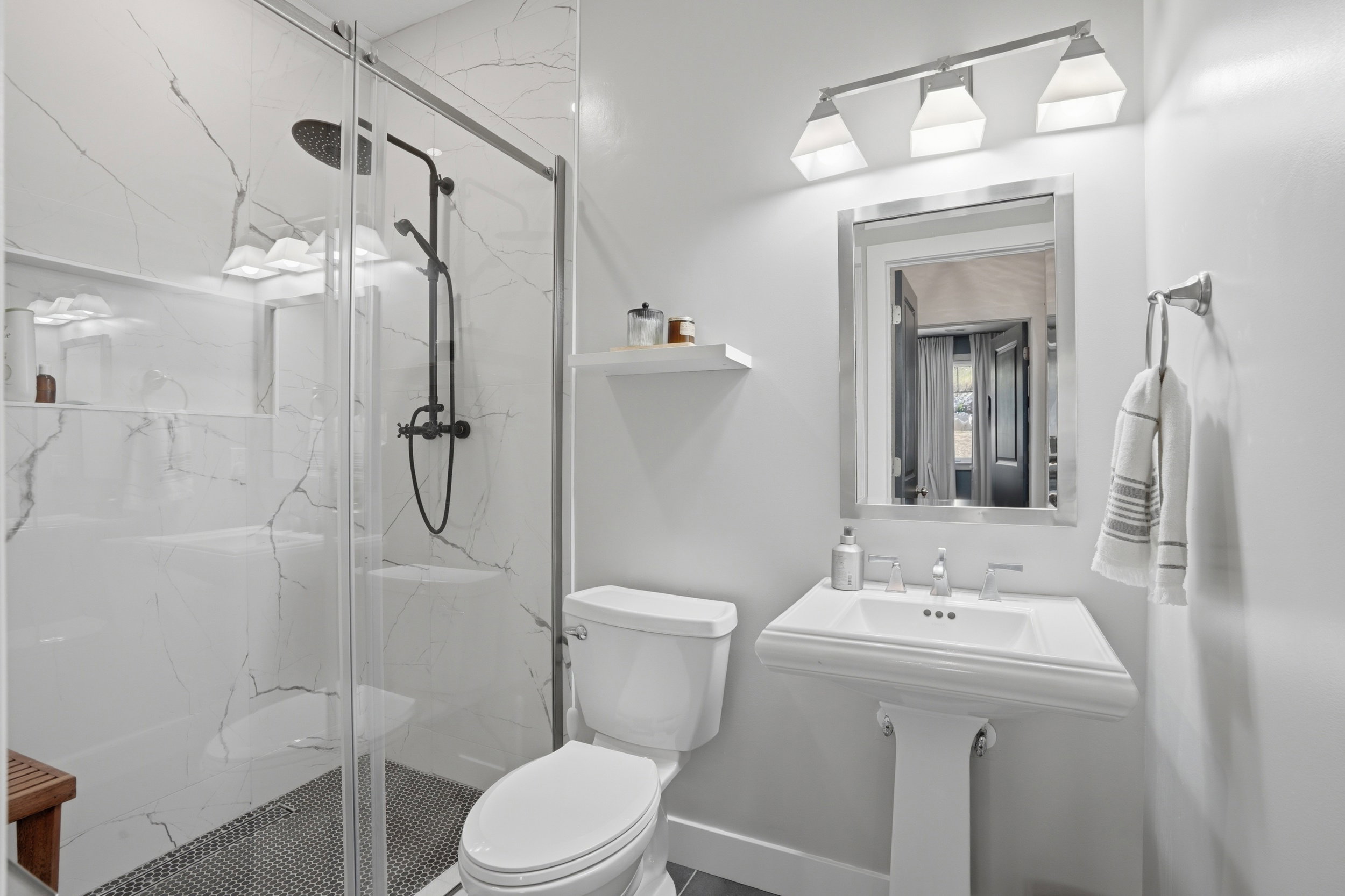 2nd bathroom on the main floor. Beautifully remodeled with porcelain tile in the shower