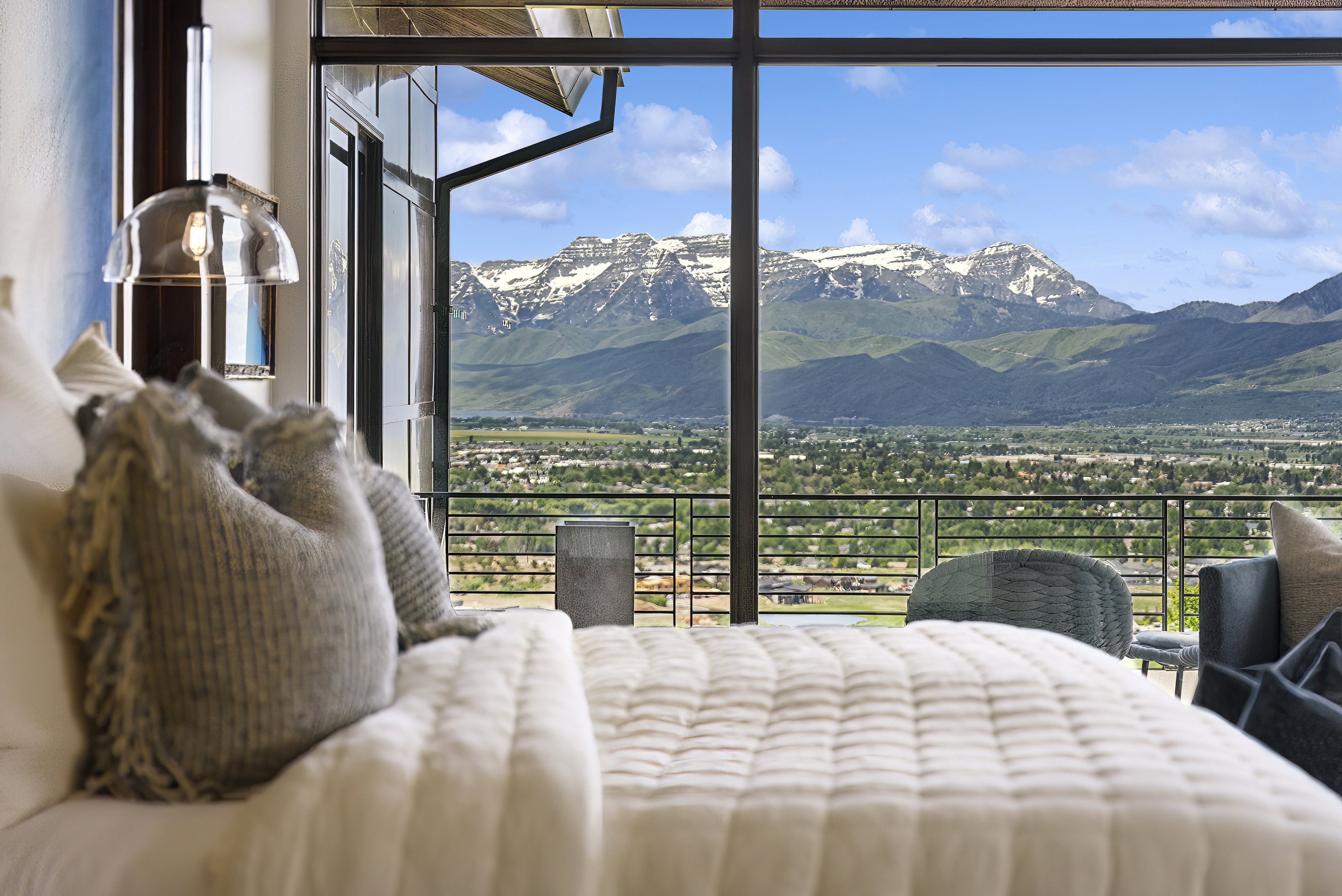 Floor-to-ceiling windows with expansive mountain and valley scenery
