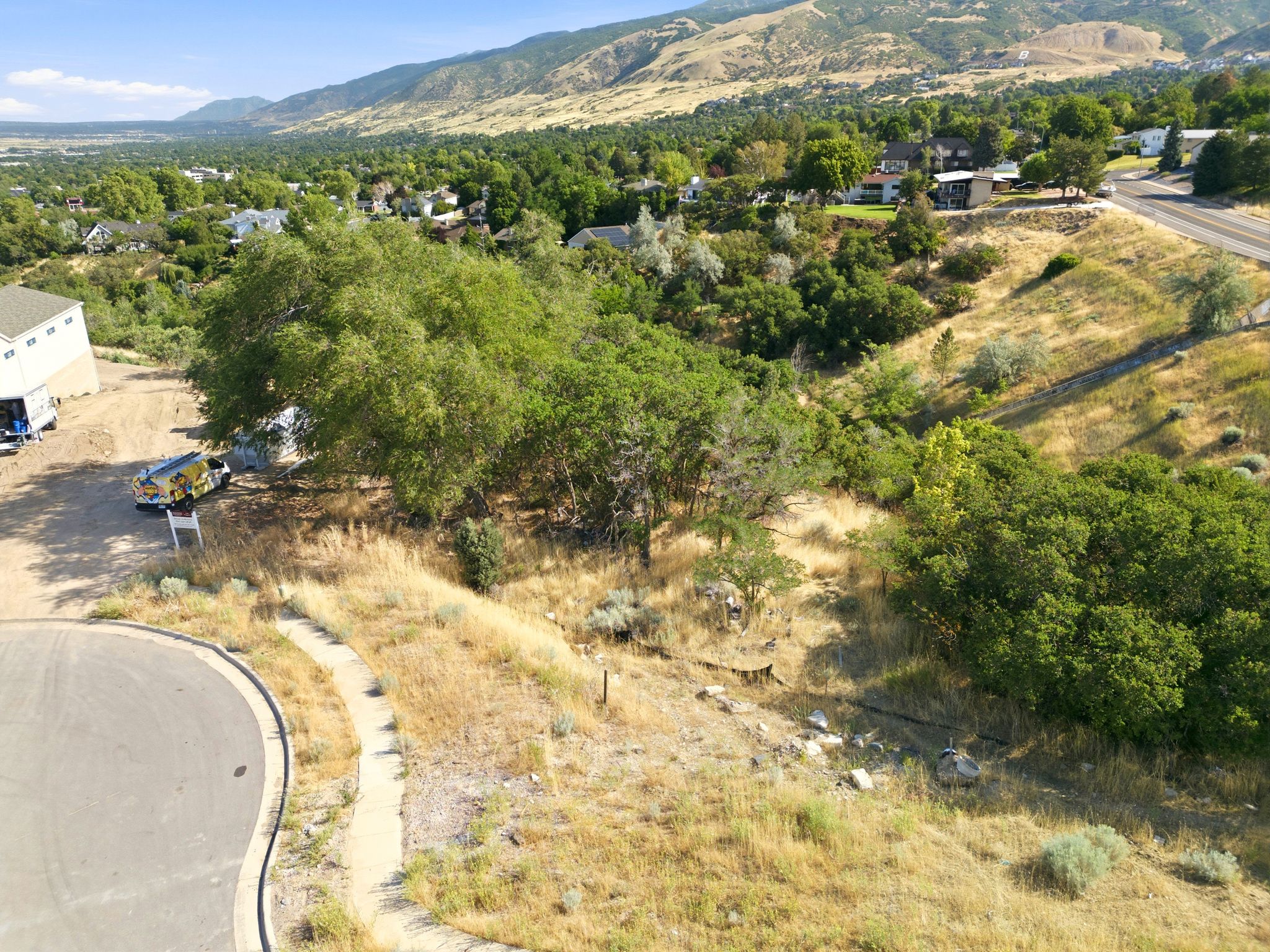 Elevated lot featuring varied topography and natural landscaping