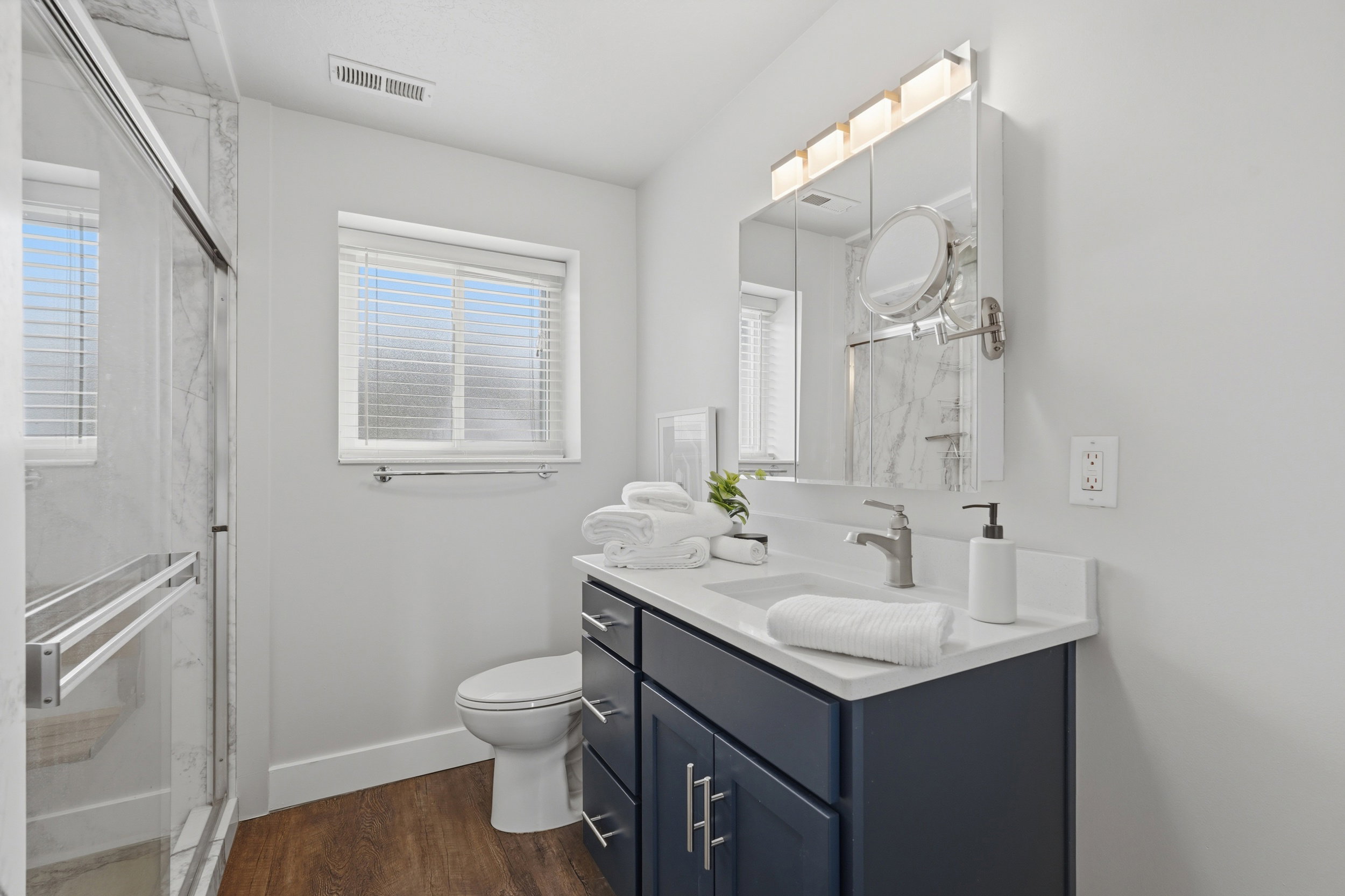 Bathroom/Laundry (Down)