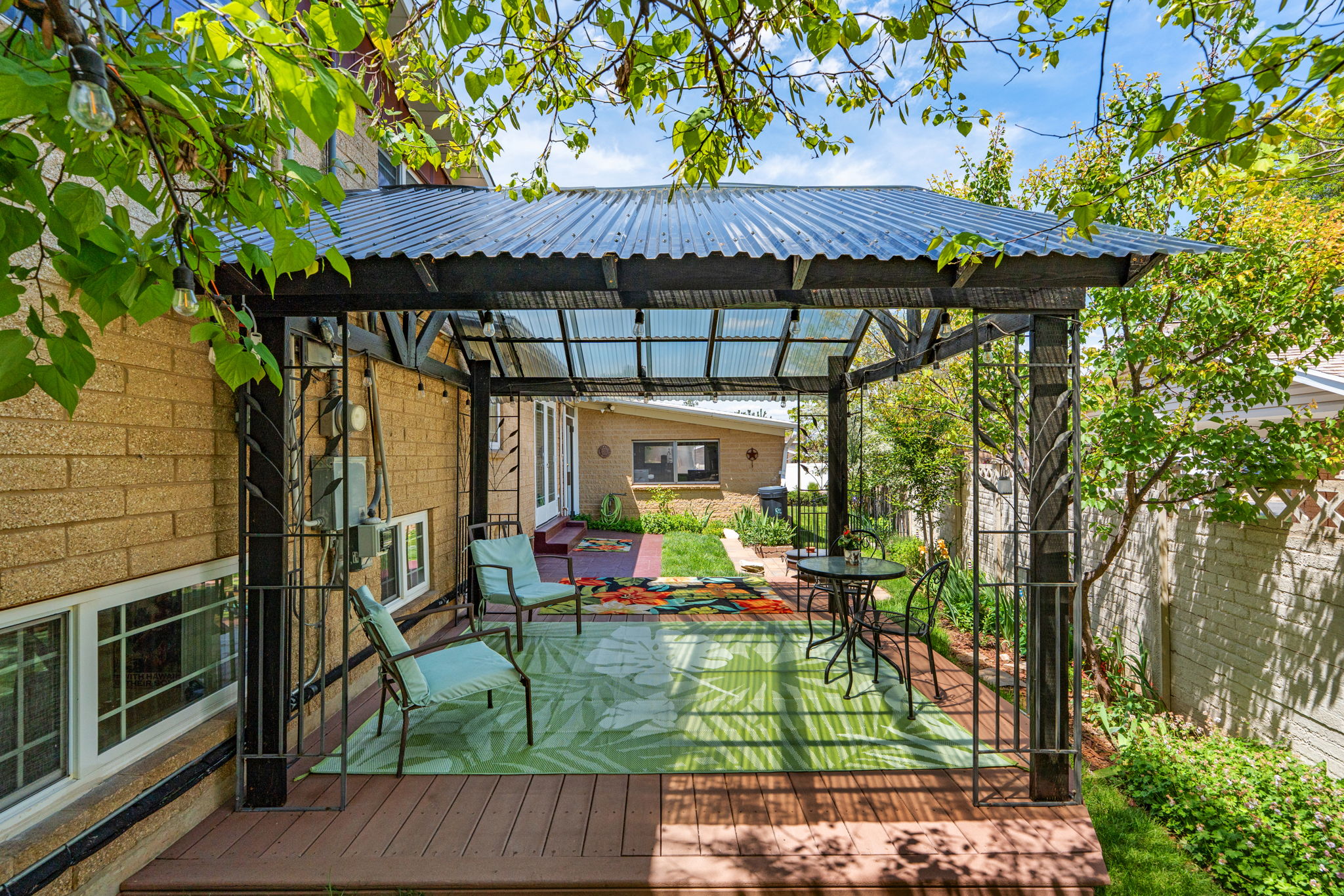 Private Deck, FirePit Area, Gazebo, Mature Landscaping, Oasis!