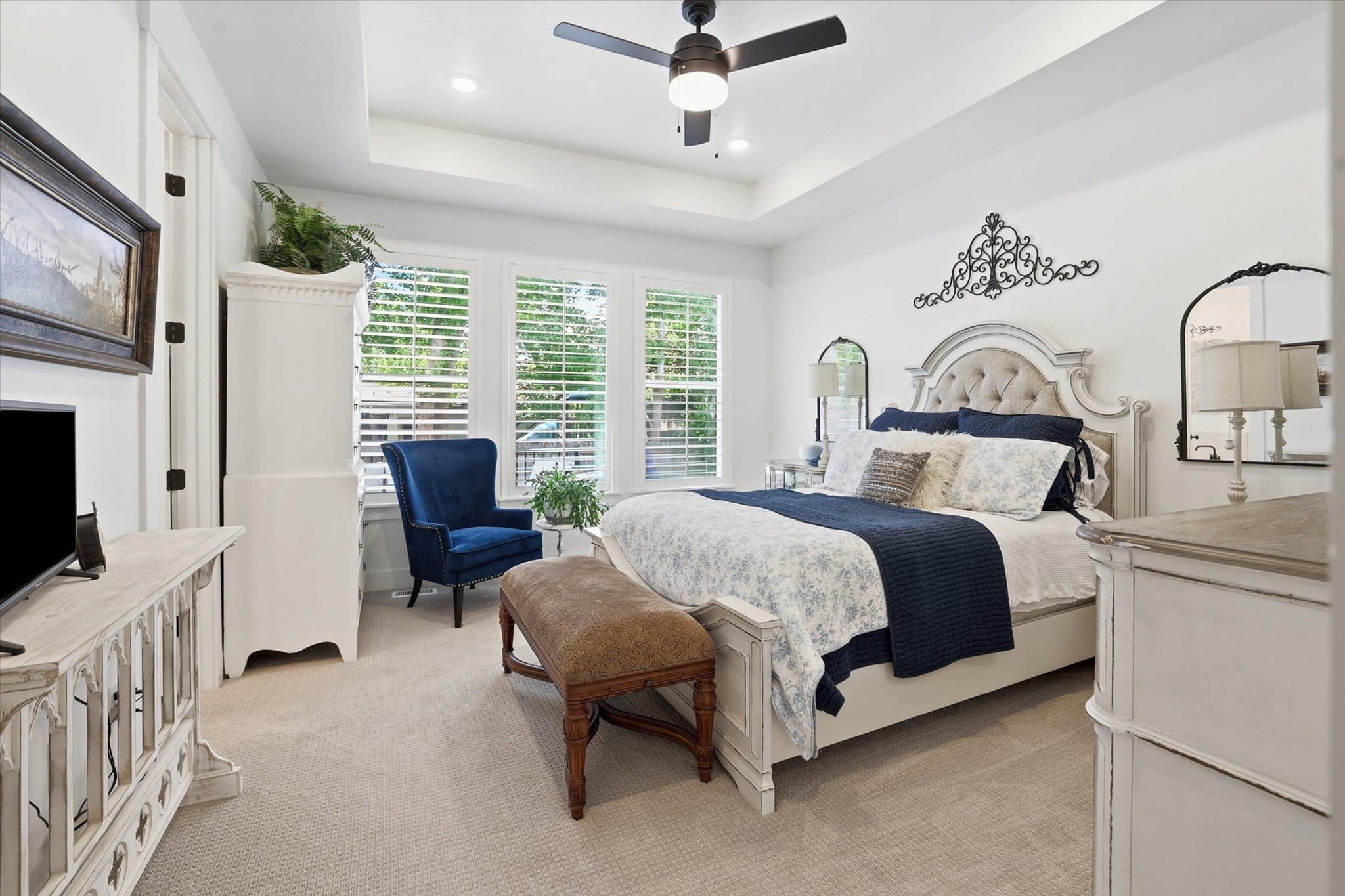 Recessed lighting with tray ceiling