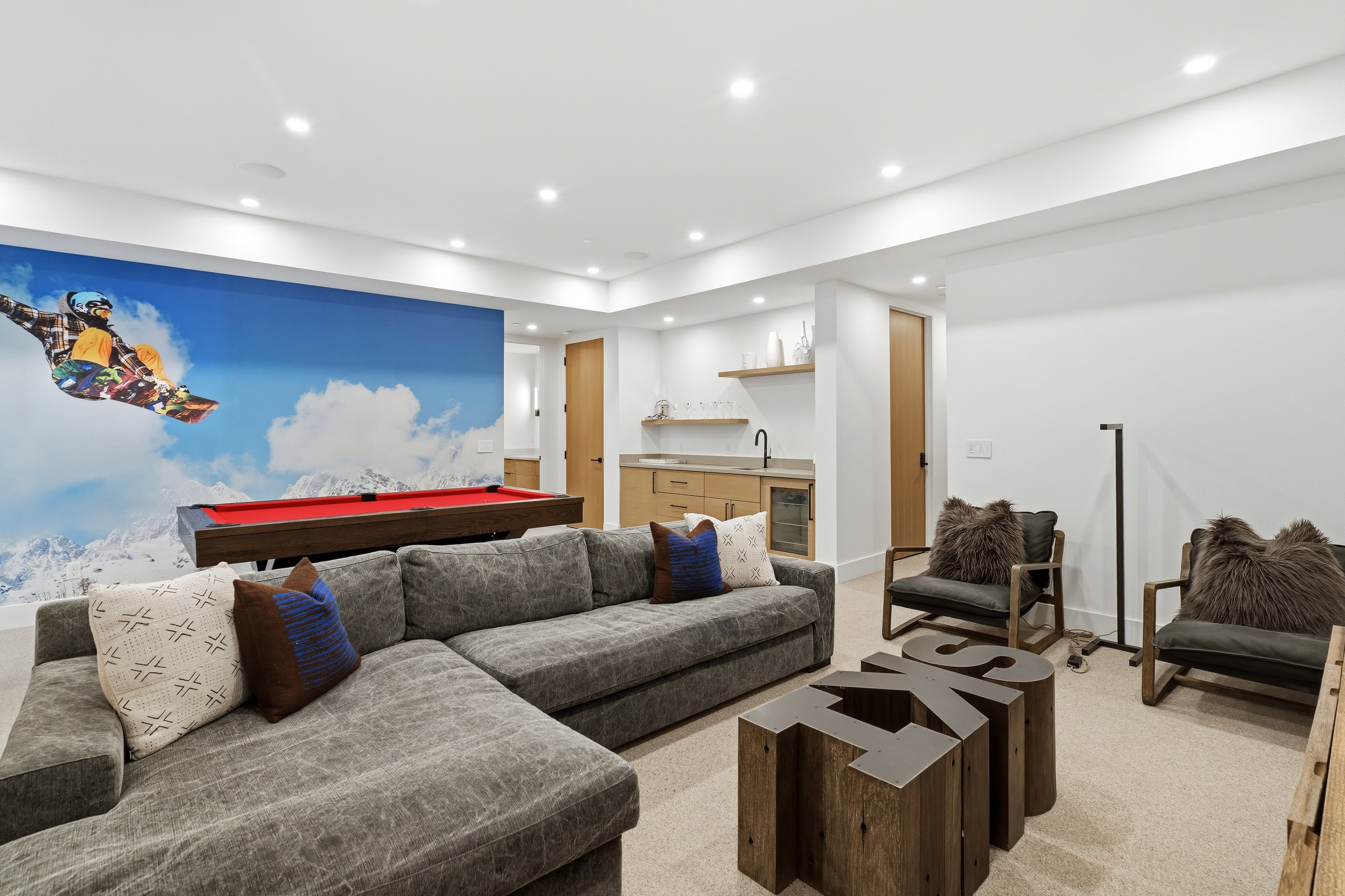 Entertainment room featuring pool table, sitting area, recessed lighting, and wet bar