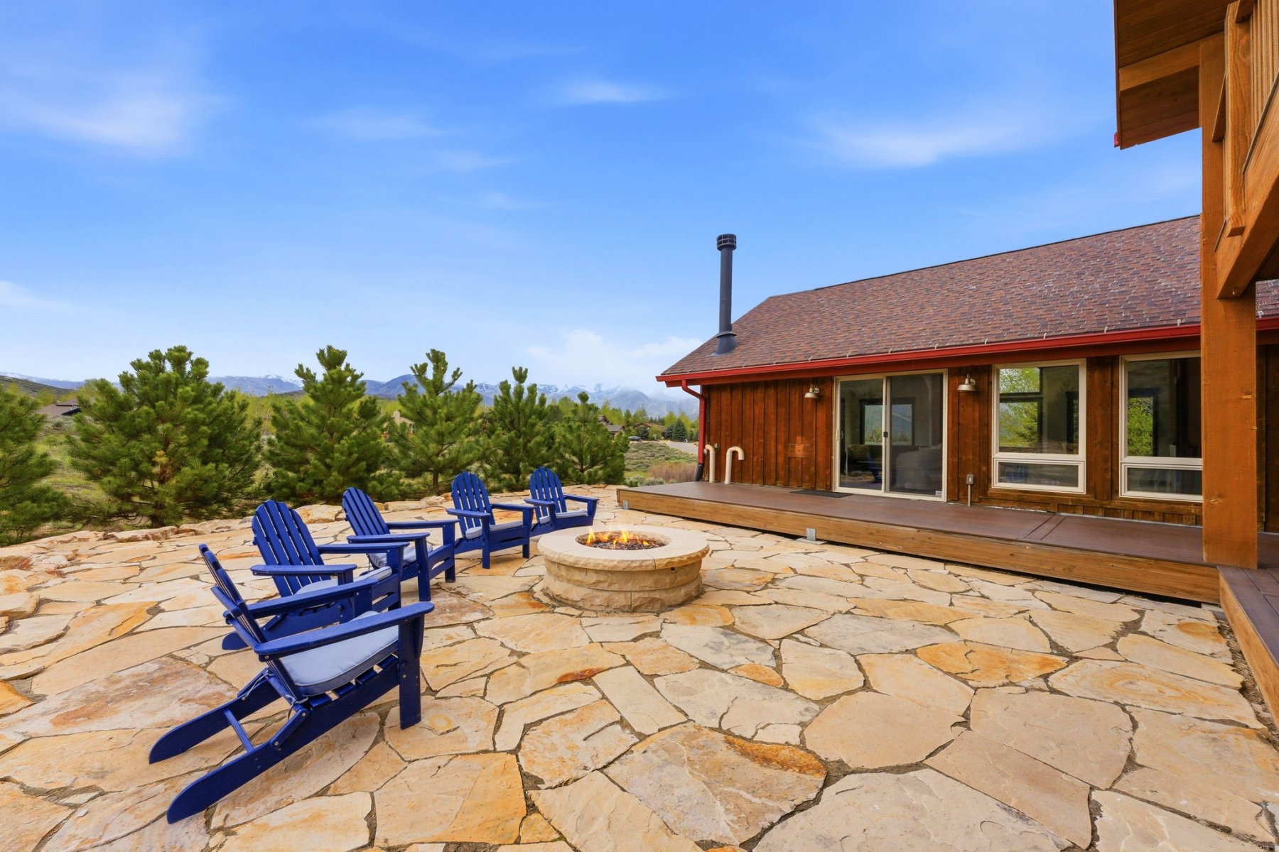 Flagstone patio featuring a built-in fire pit