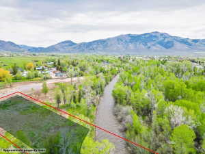 Expansive land parcel with direct river frontage