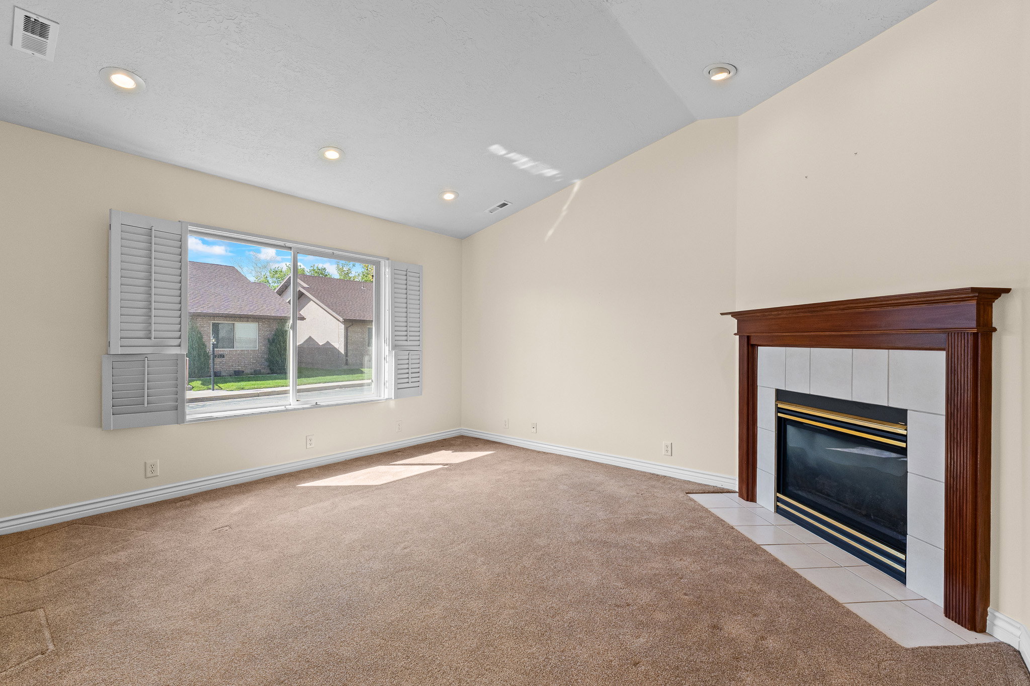 Vaulted ceiling with recessed lighting