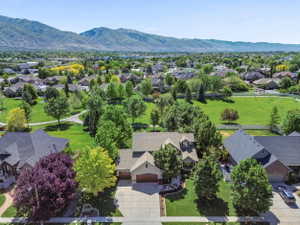 Open Park in Back of House & Mountain Views - No Back Neighbors
