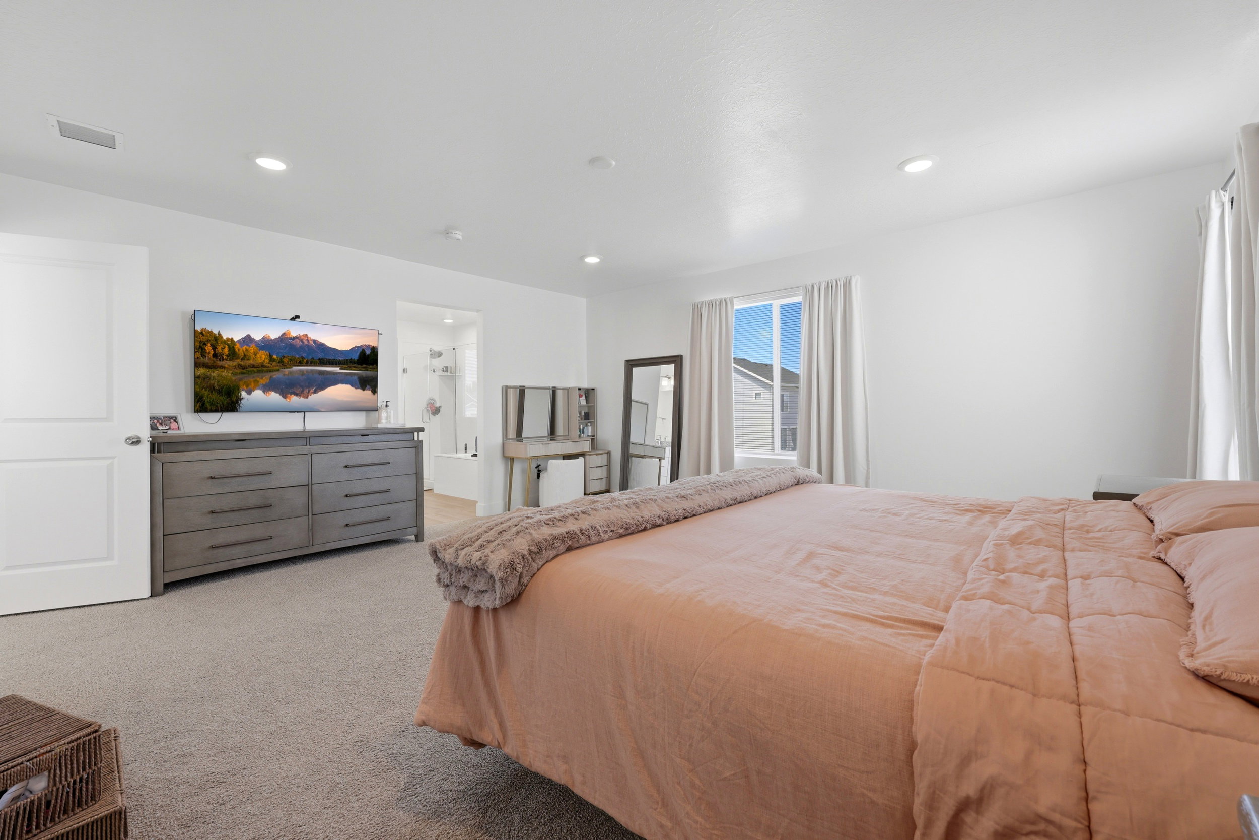 Primary suite