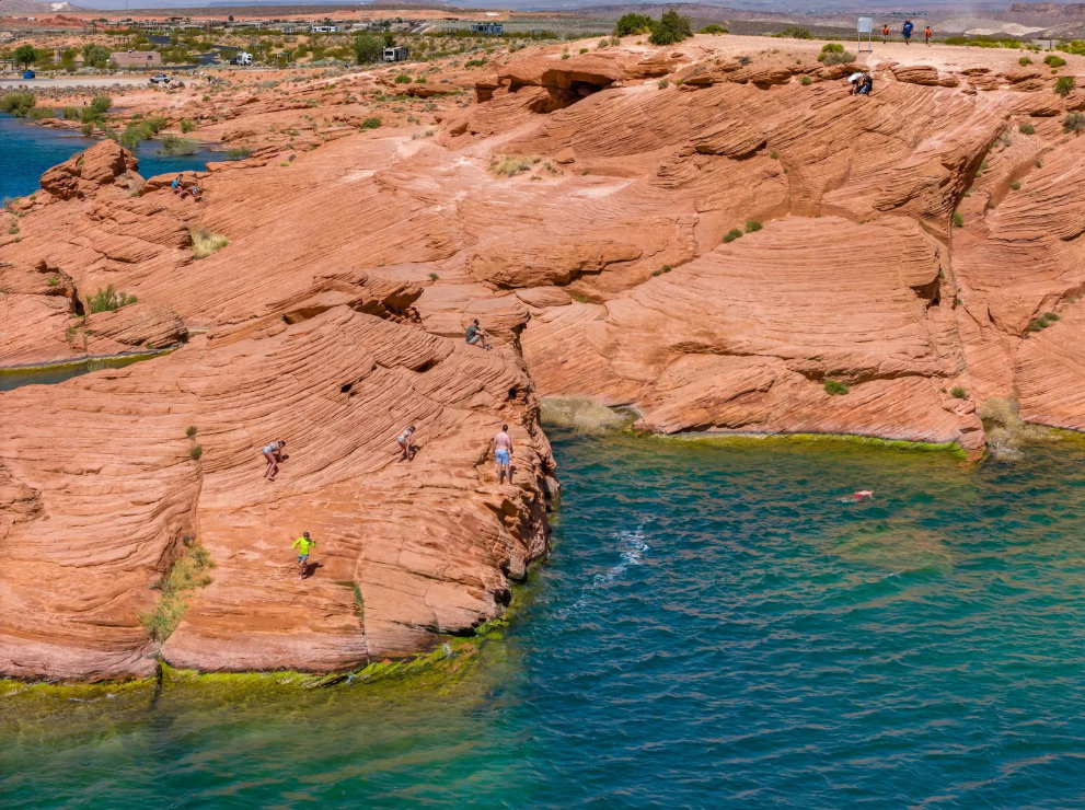 Outdoor activities in Southern Utah are endless! From fishing, water skiing, cliff diving, or just soaking up the sun on the beaches of Sand Hollow...it's all amazing!