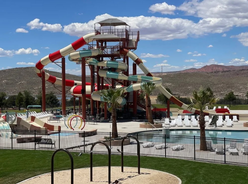 Guests enjoy discounts at Jellystone Water Park Zion while staying at the Bloomington Villas!