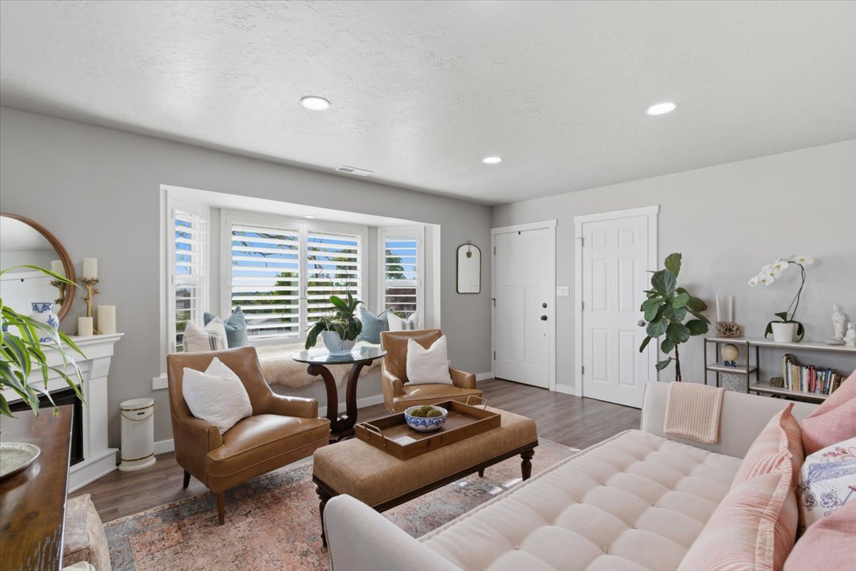 Living area featuring a bay window with plantation shutters and a built-in window seat