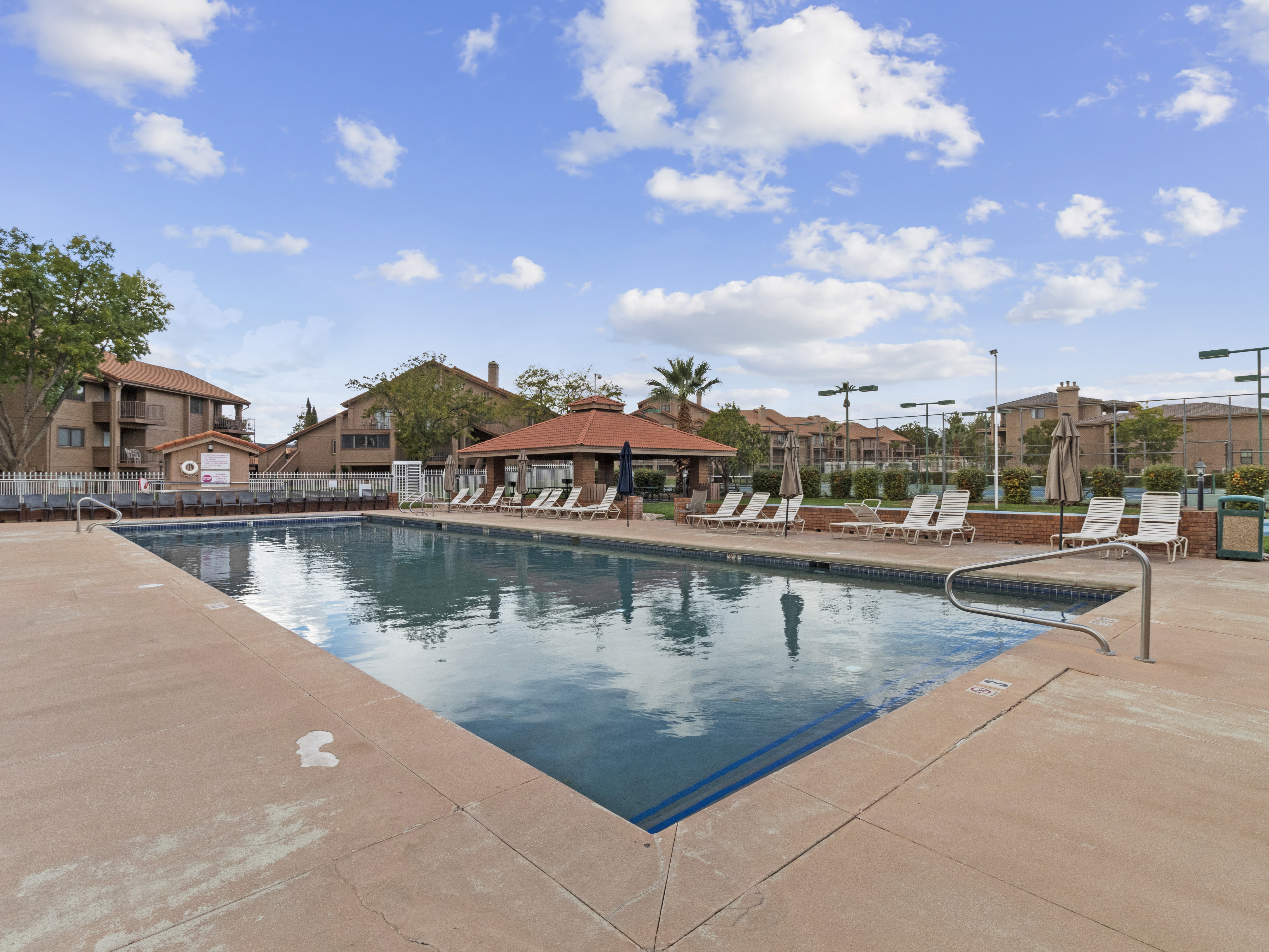 2 Pools in complex