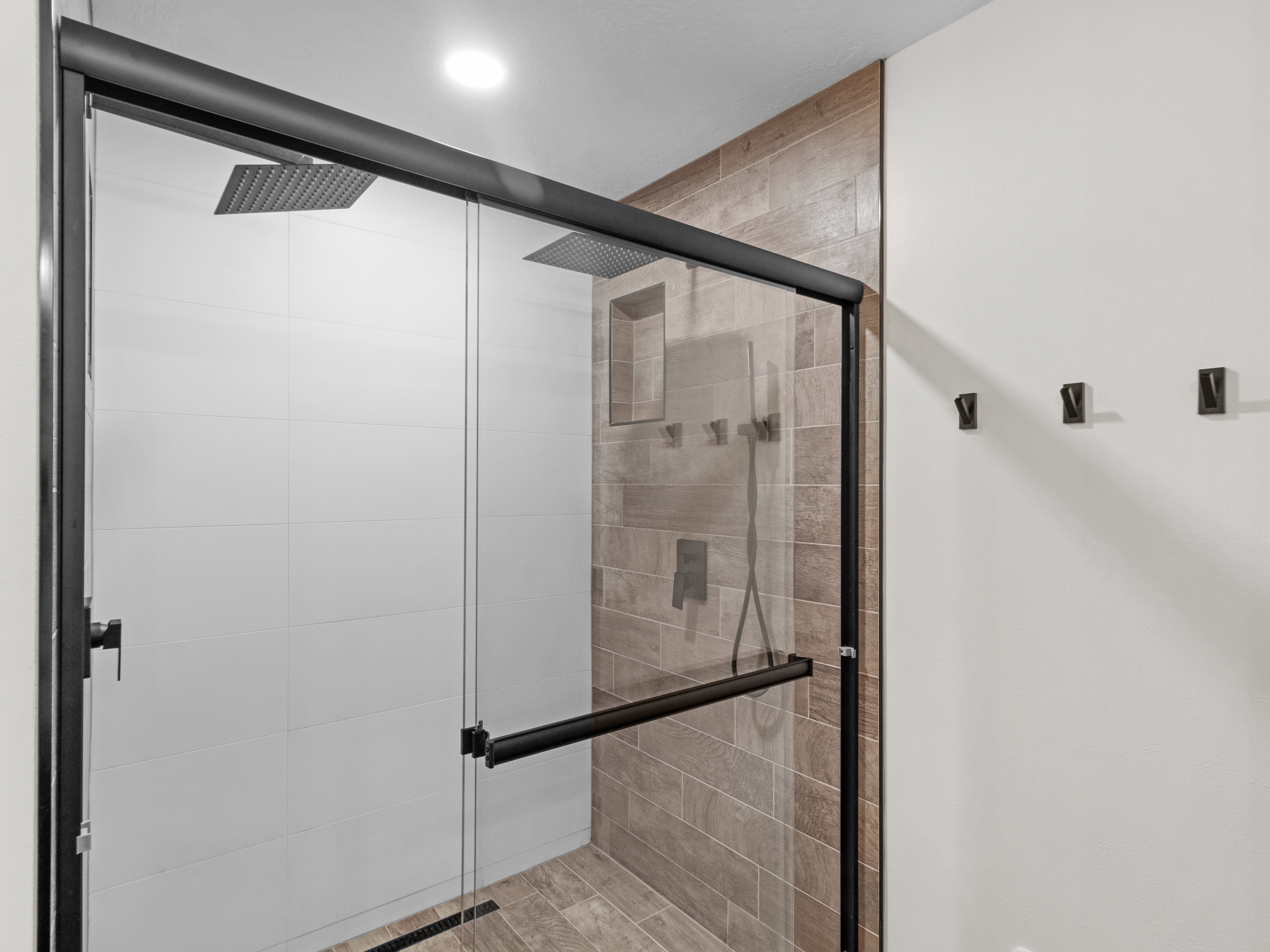 Walk in shower with two shower heads