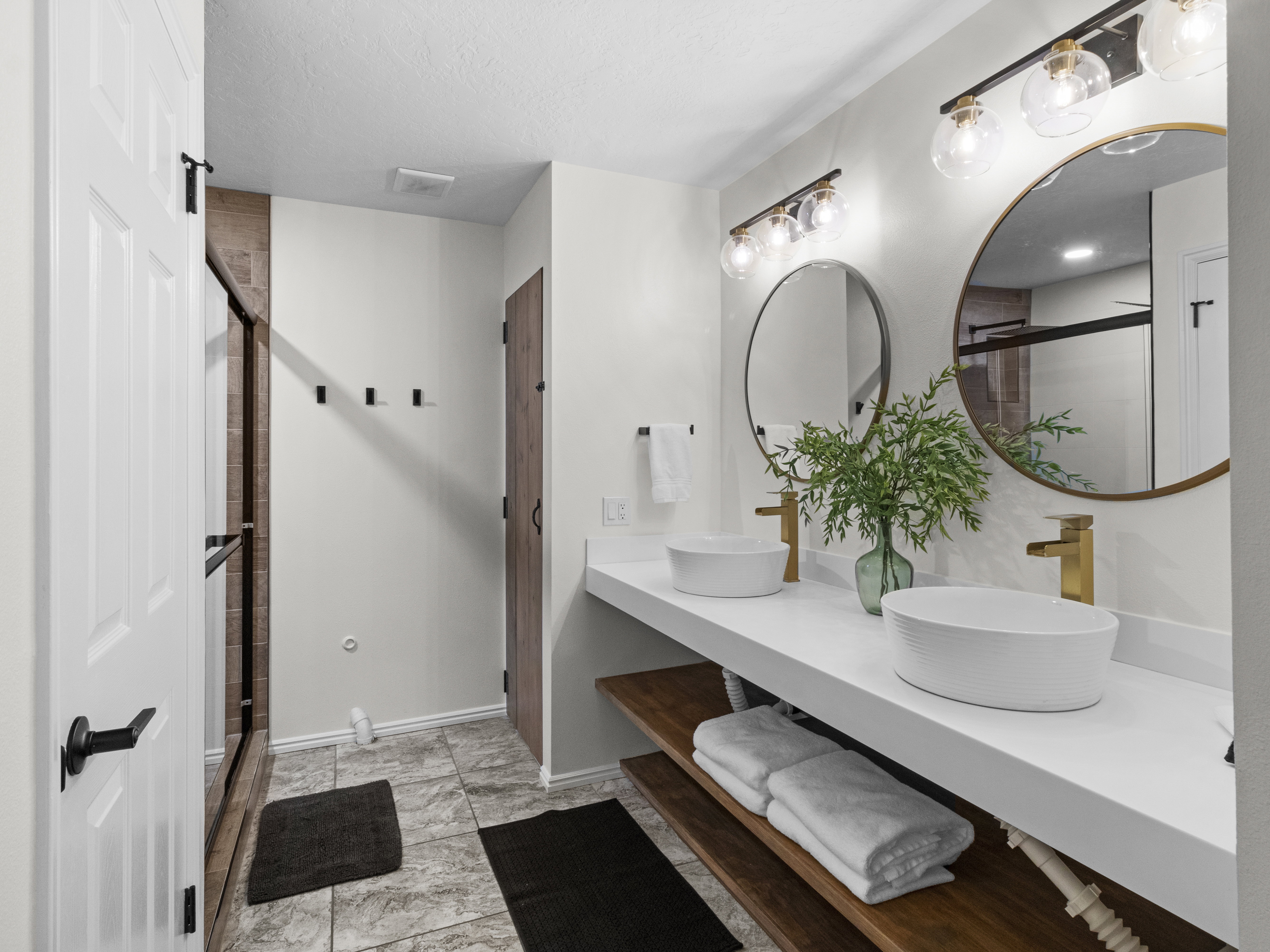 Spa bathroom with duel sinks
