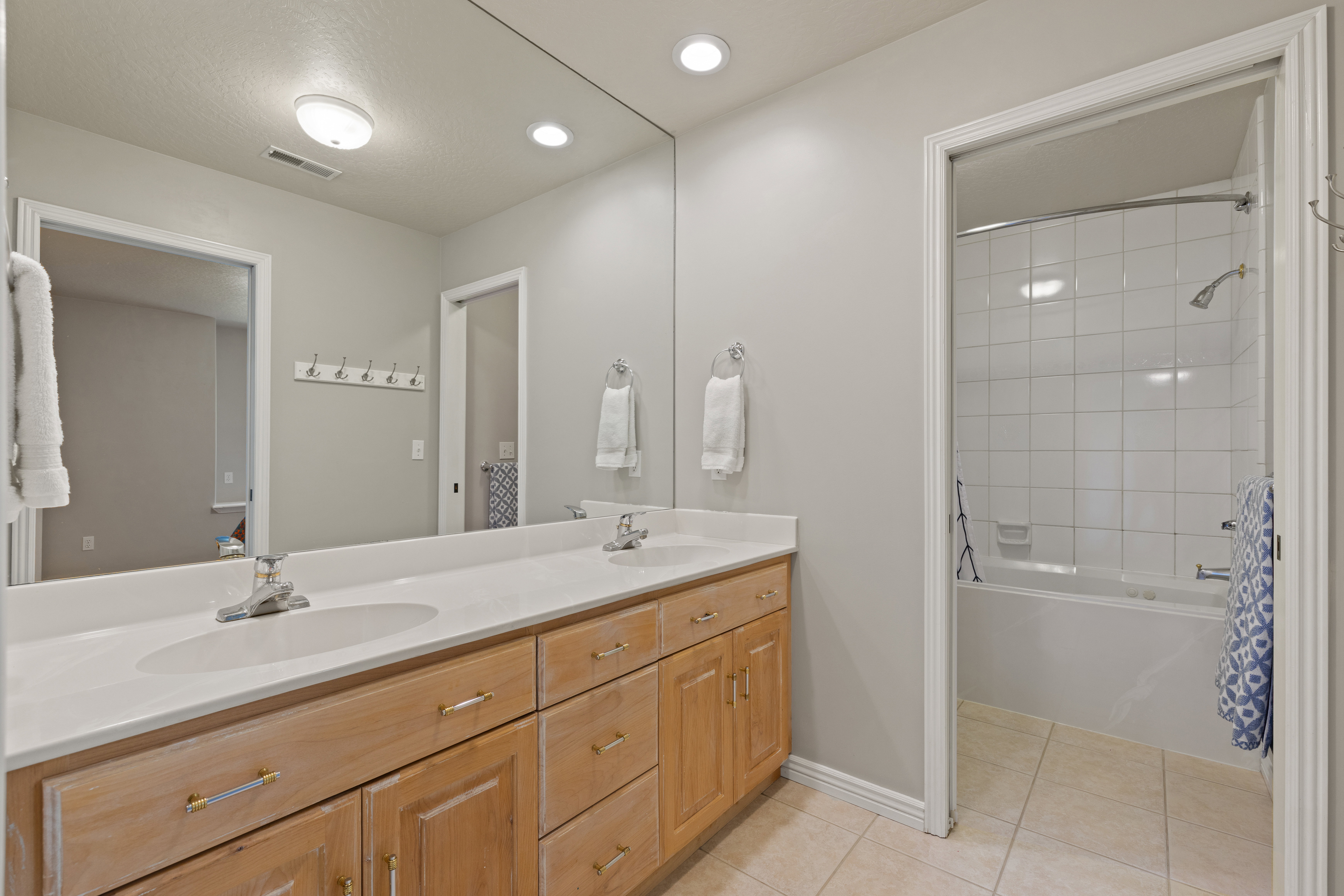 Jack and Jill Full bathroom