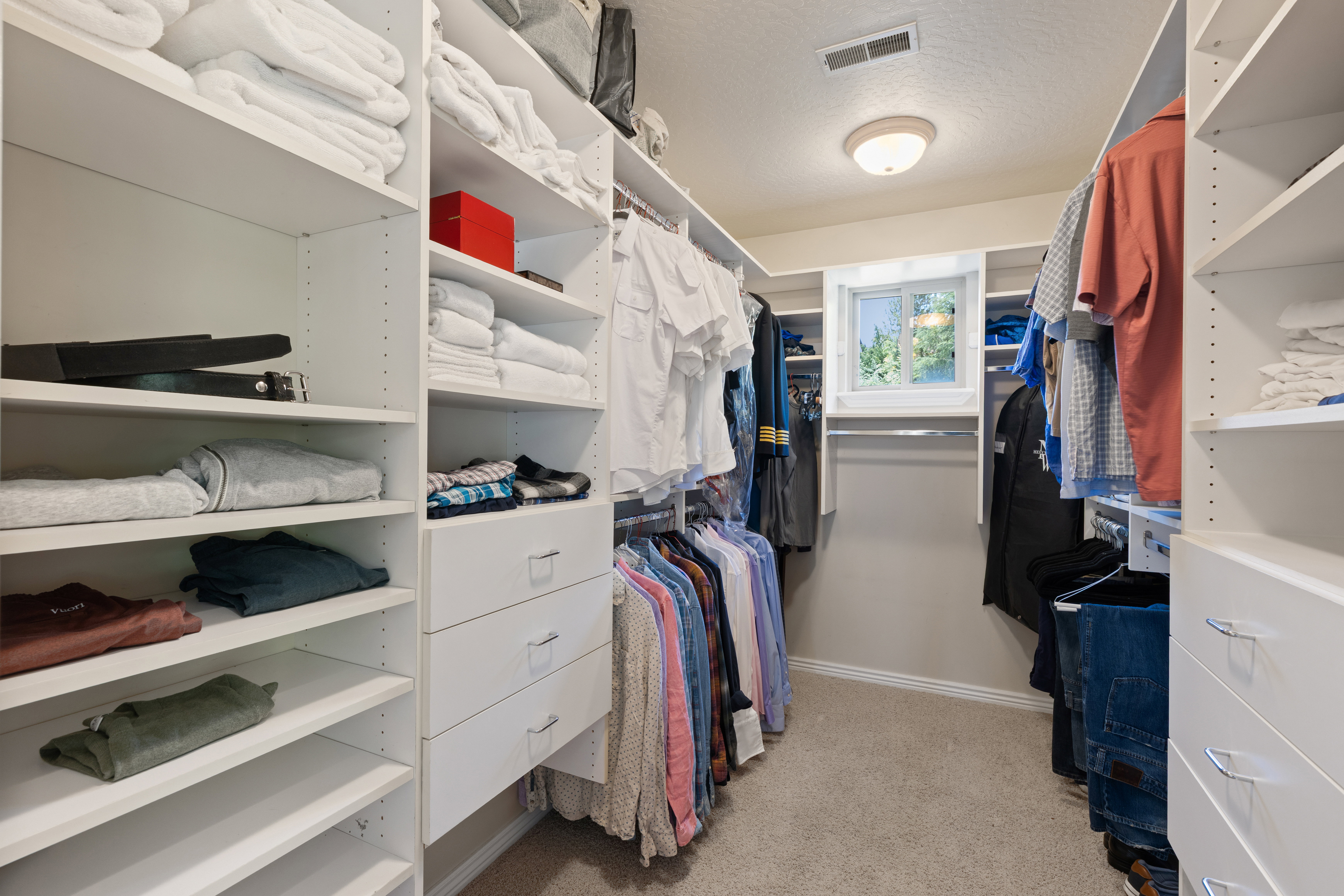 Walk in closet primary suite
