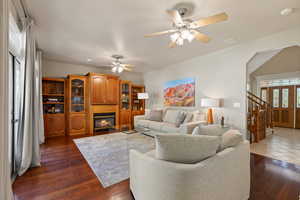 Family room w/ gas fireplace