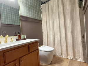 Updated 2nd floor bathroom. Charming wall treatment! Updated quartz countertops!