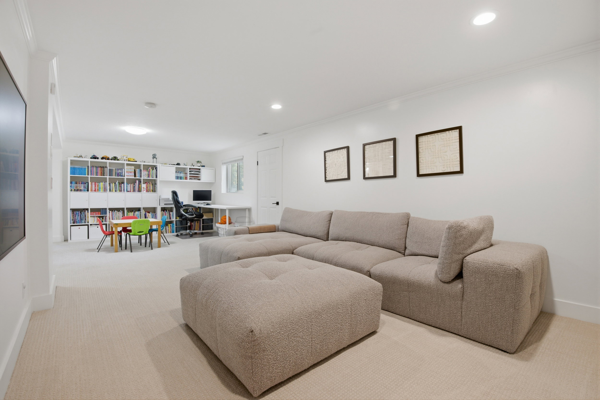 Spacious room featuring light-colored carpeting, recessed lighting, and crown molding