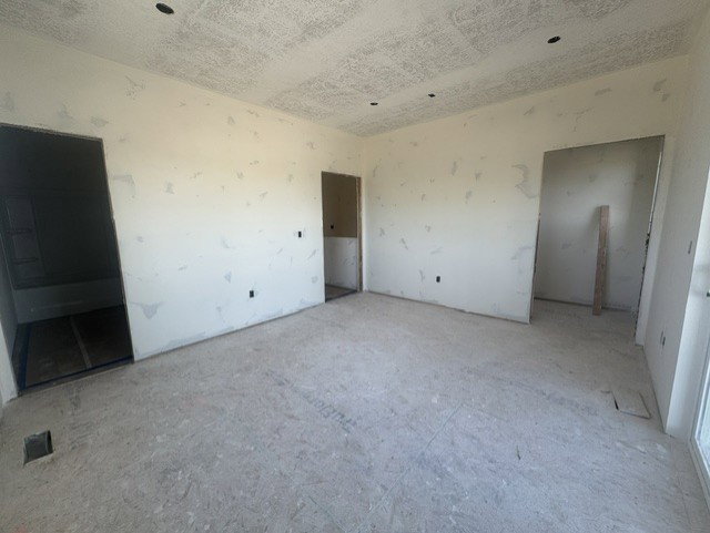Owners bedroom 1 walk in closet, private bathroom