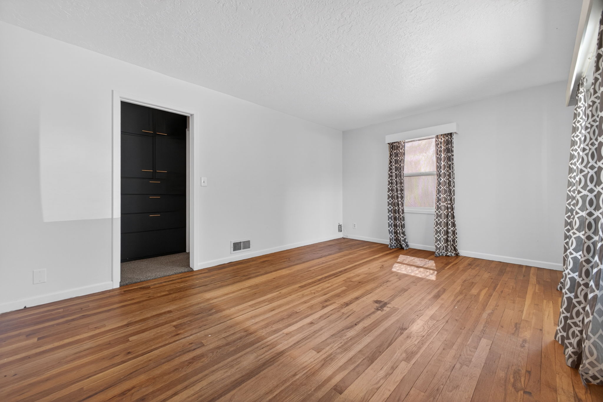 Solid Oak hardwood floors.
