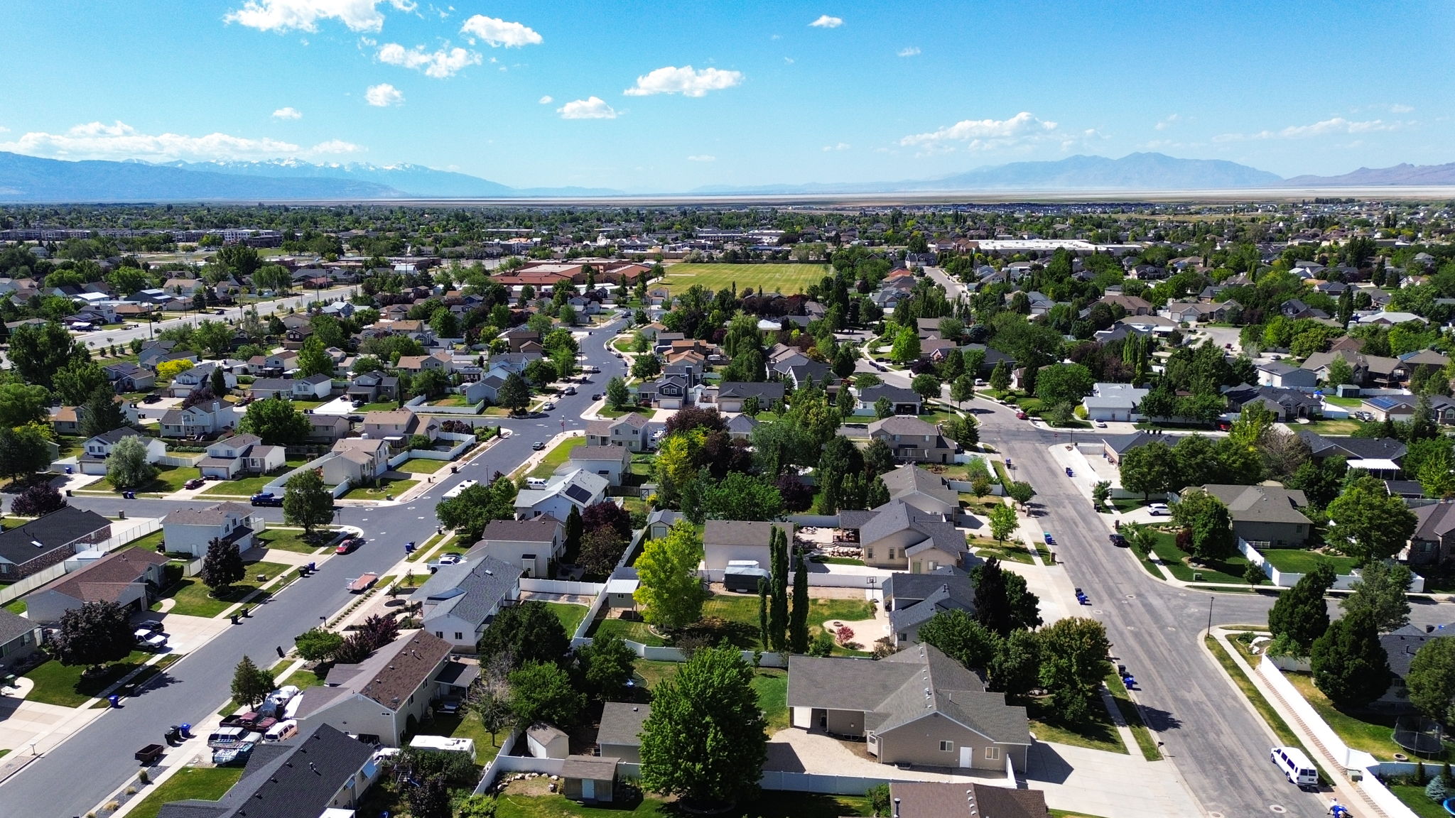 Expansive suburban neighborhood featuring numerous single-family residences, mature landscaping, and paved streets