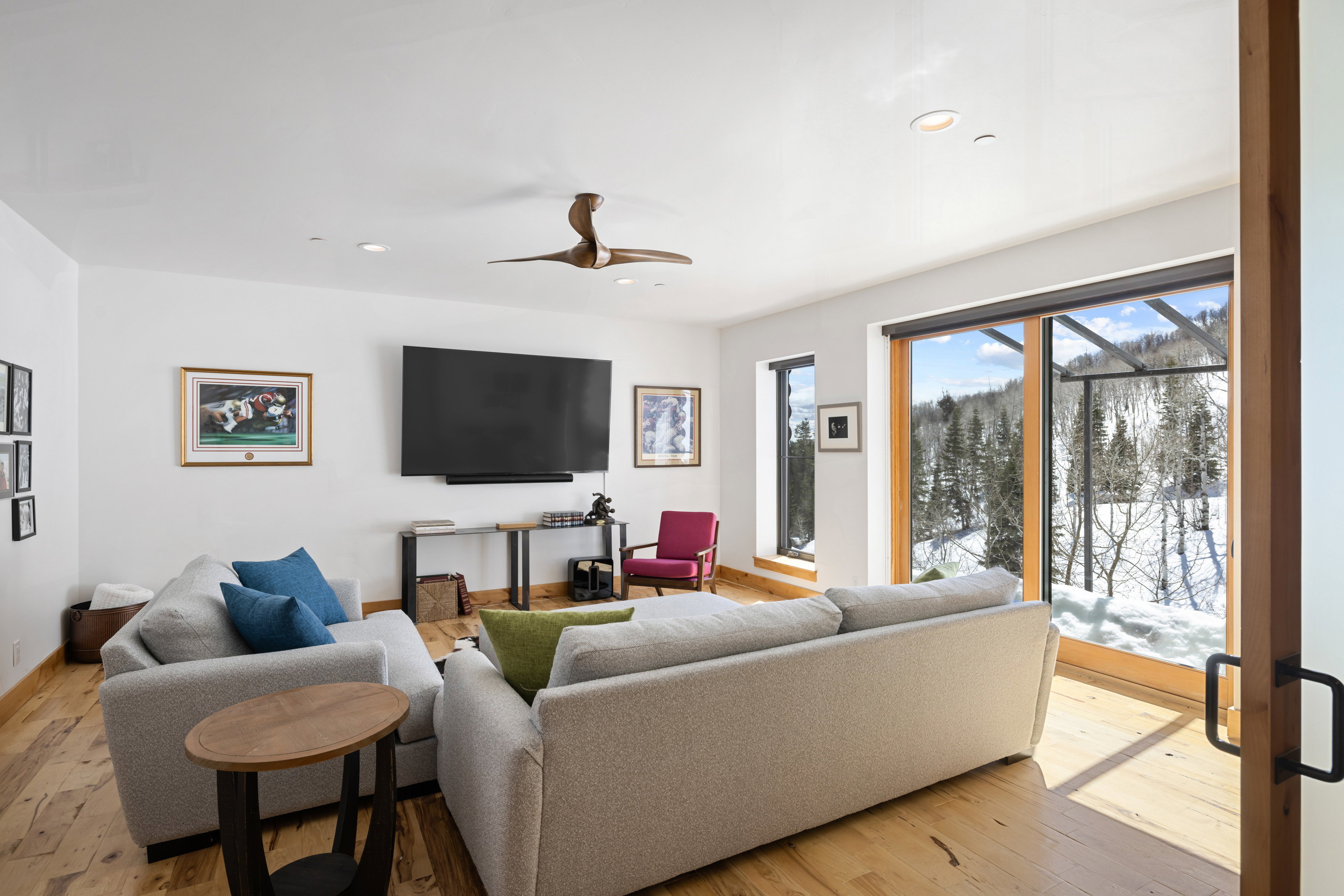 Living room with light wood-style floors, a ceiling fan, and recessed lighting