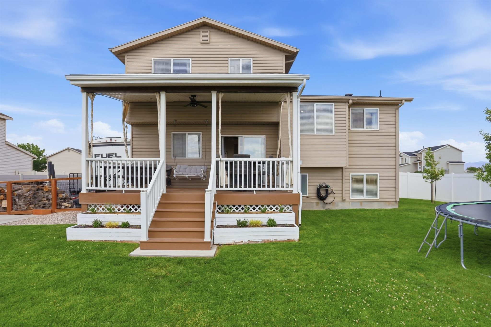 Fantastic covered deck with flower boxes! Perfect for BBQ's and games, fully fenced yard