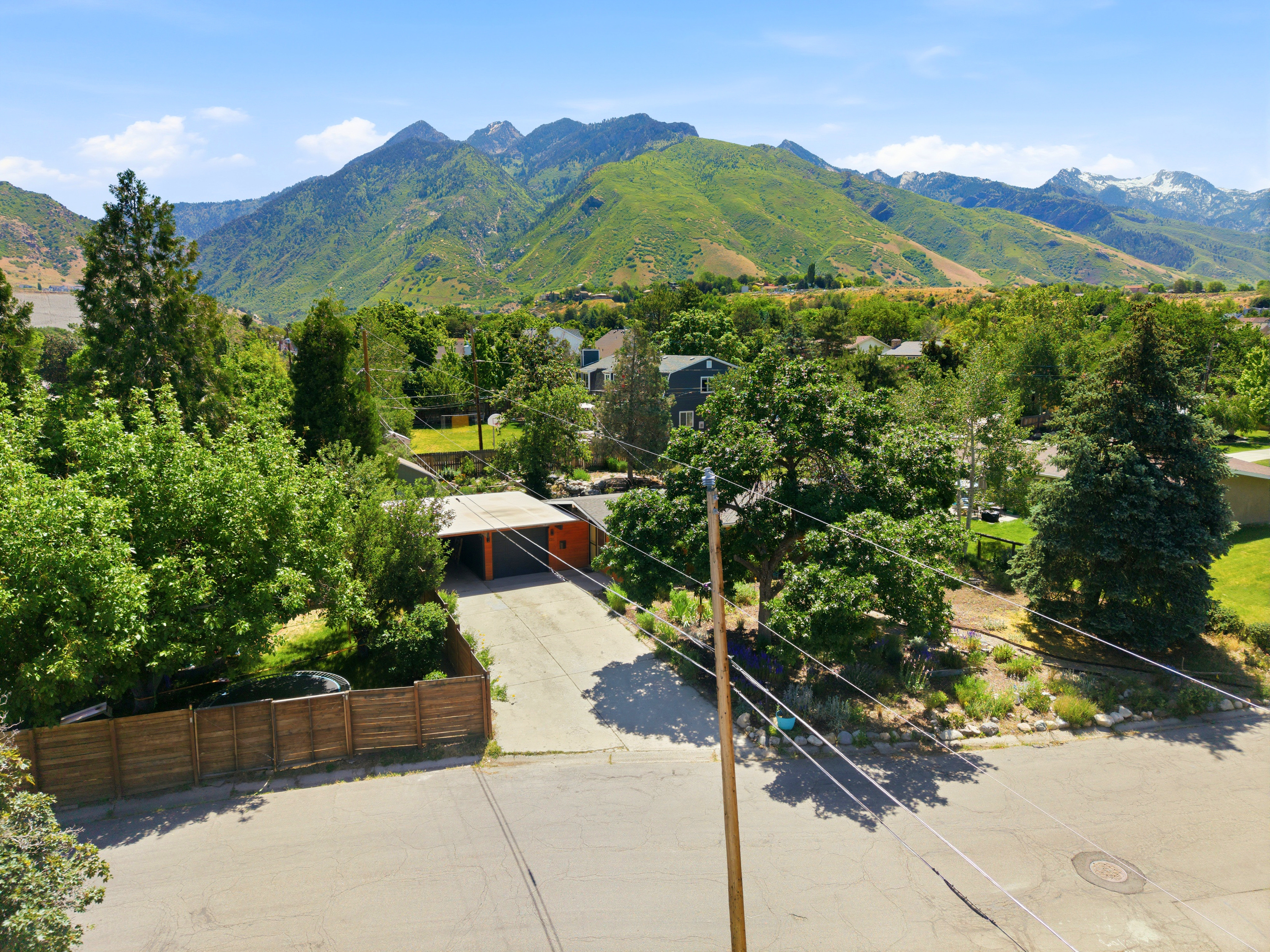 Mountain backdrop with a single-story dwelling featuring a flat roofline