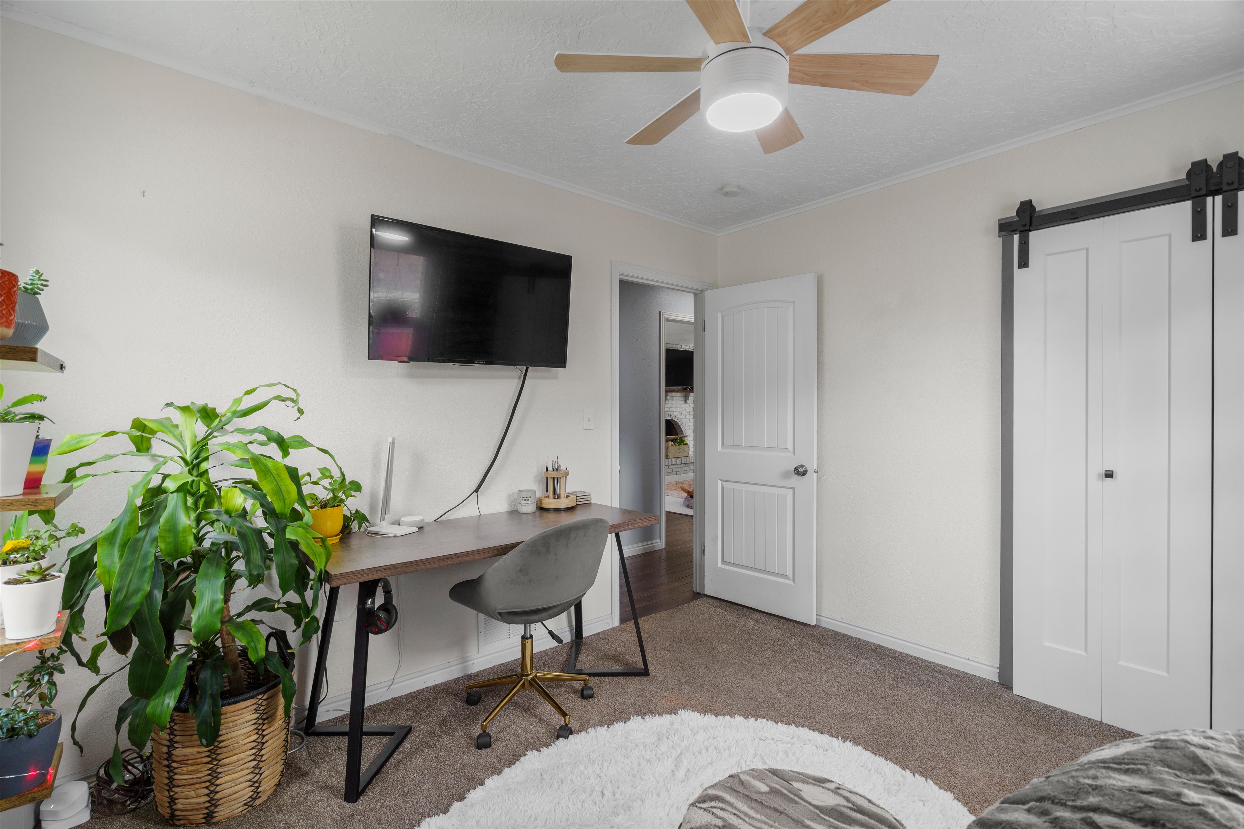 Neutral wall tones complement the wood-finish ceiling fan with integrated lighting