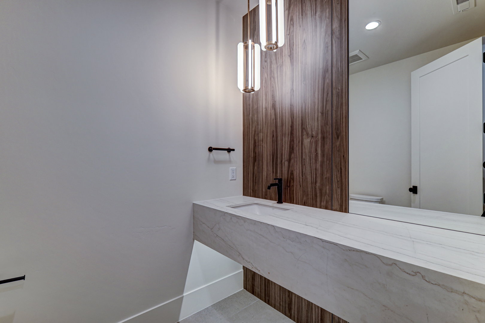 5th bathroom / powder bath