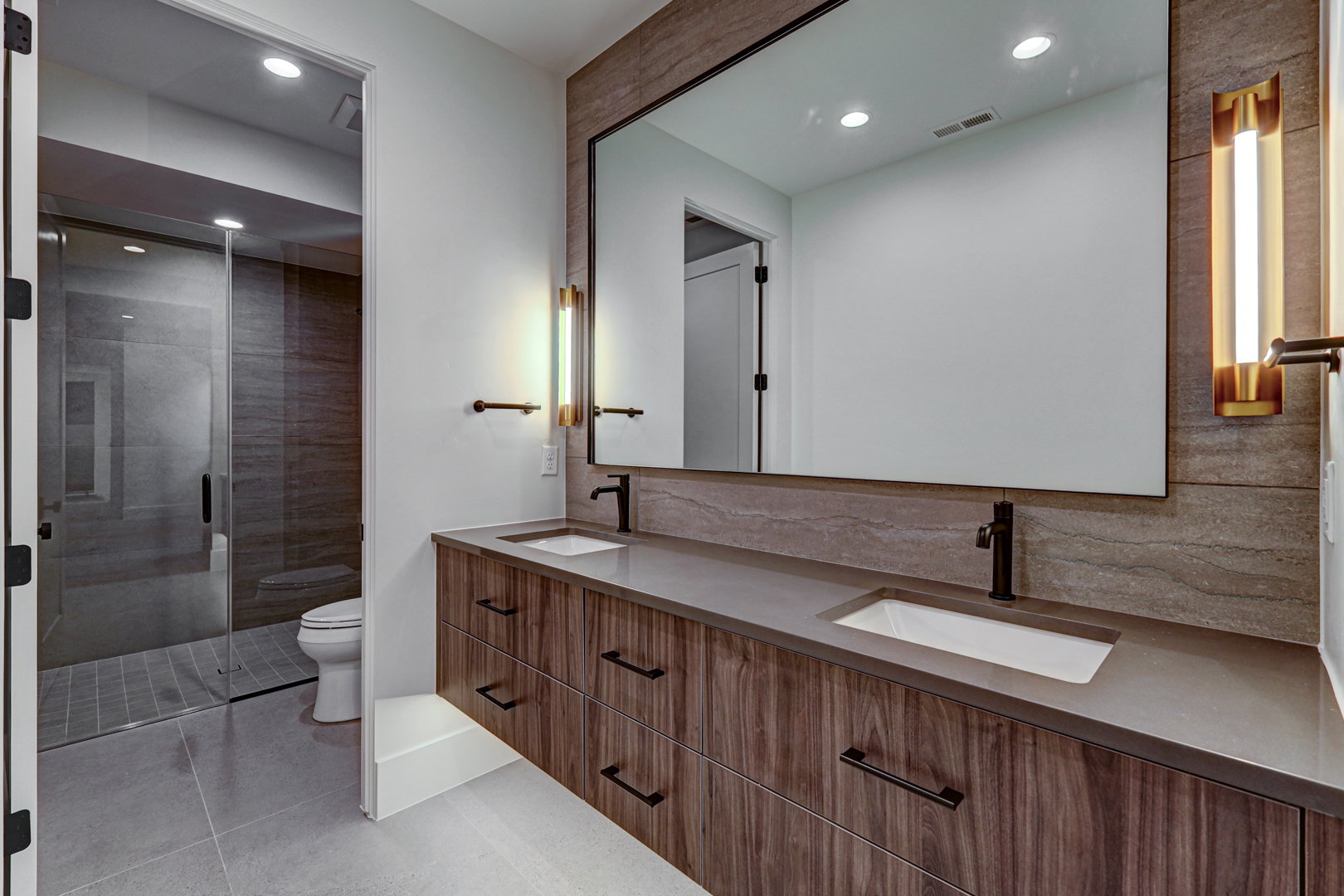 4th bathroom