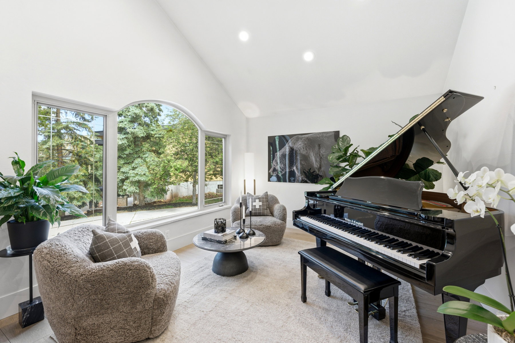 Vaulted ceiling with recessed lighting