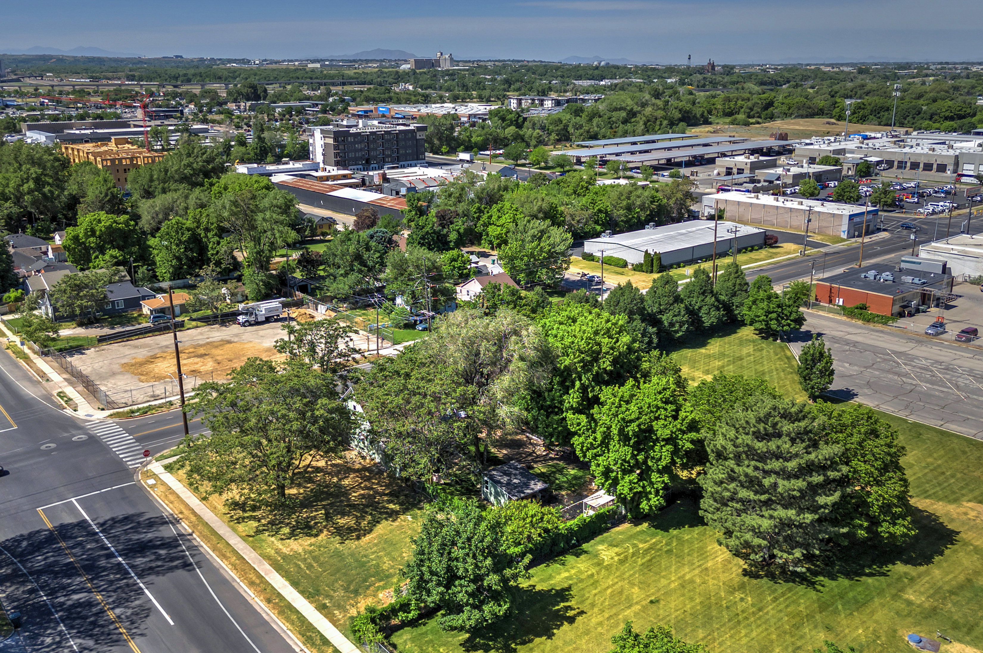 Expansive lot featuring mature trees and established landscaping