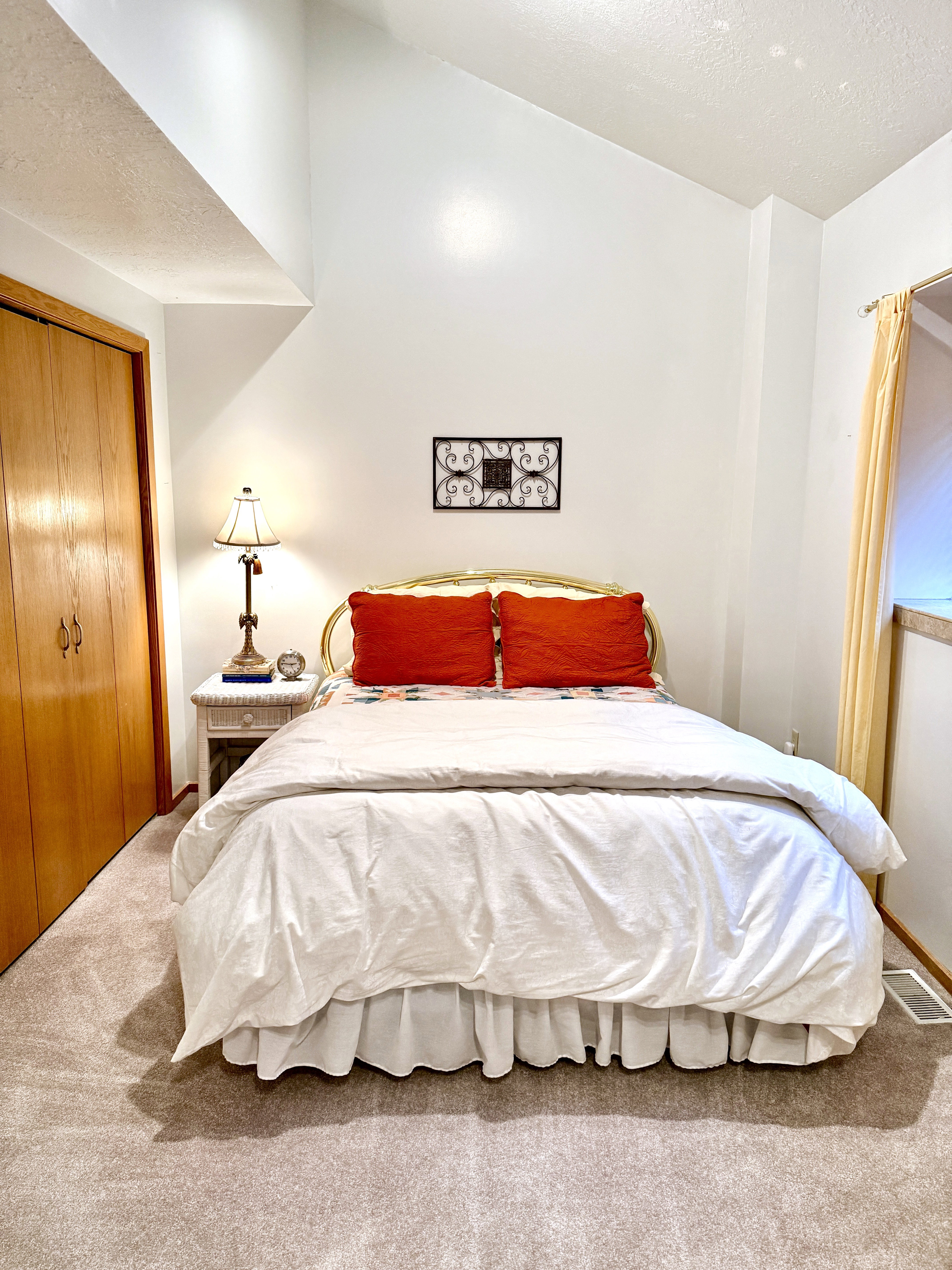 Room featuring a vaulted ceiling and light-colored carpeting