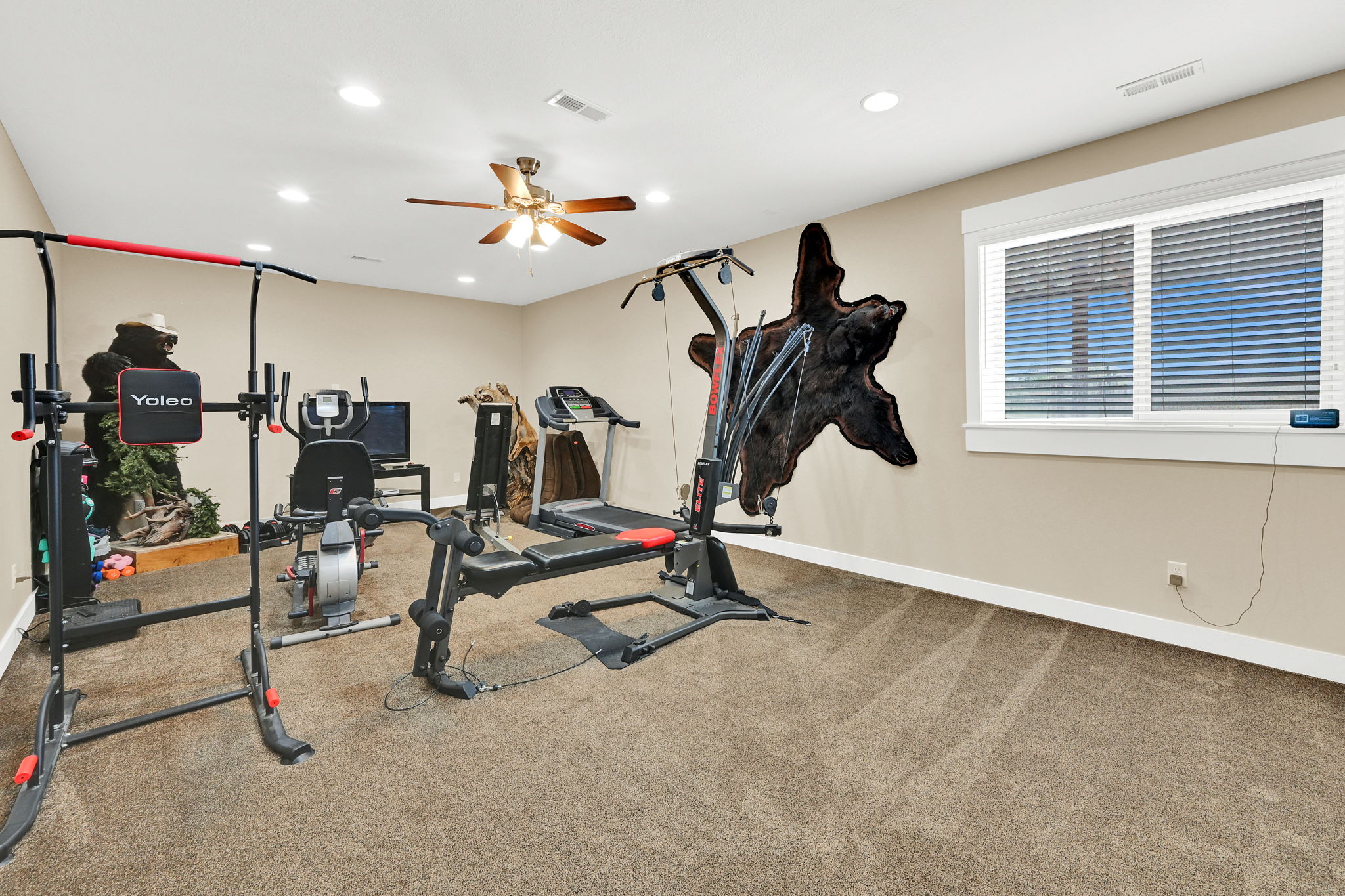 Spacious room with recessed lighting and a ceiling fan