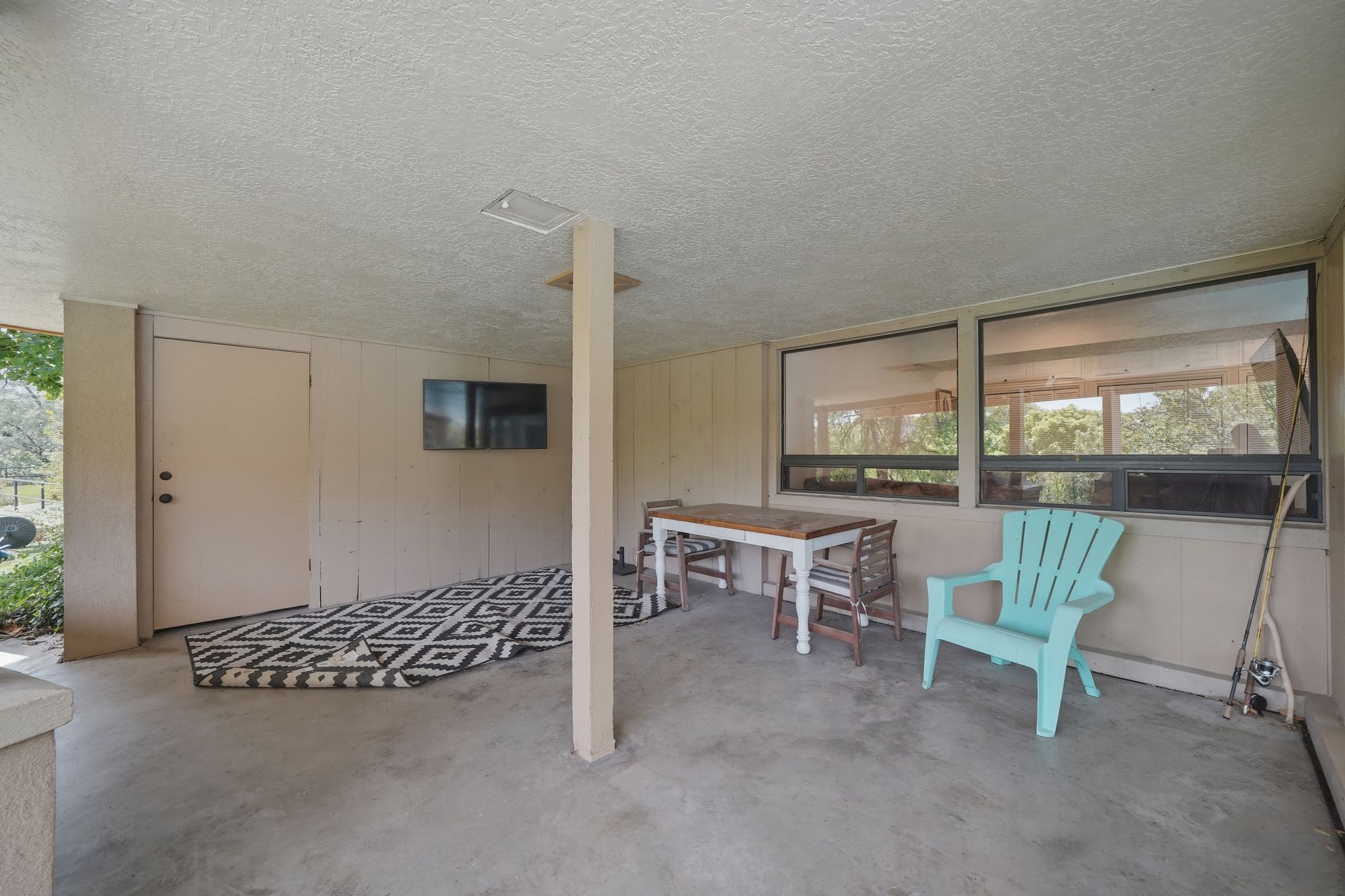 Covered patio featuring a concrete slab floor, recessed lighting, and large windows