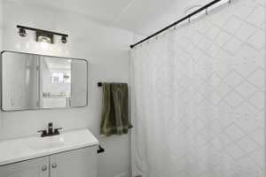 Basement Apartment, Full Bathroom
