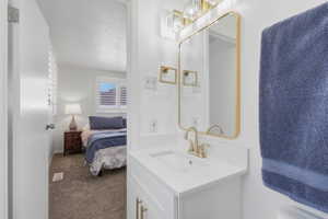 Ensuite bathroom, 1st floor