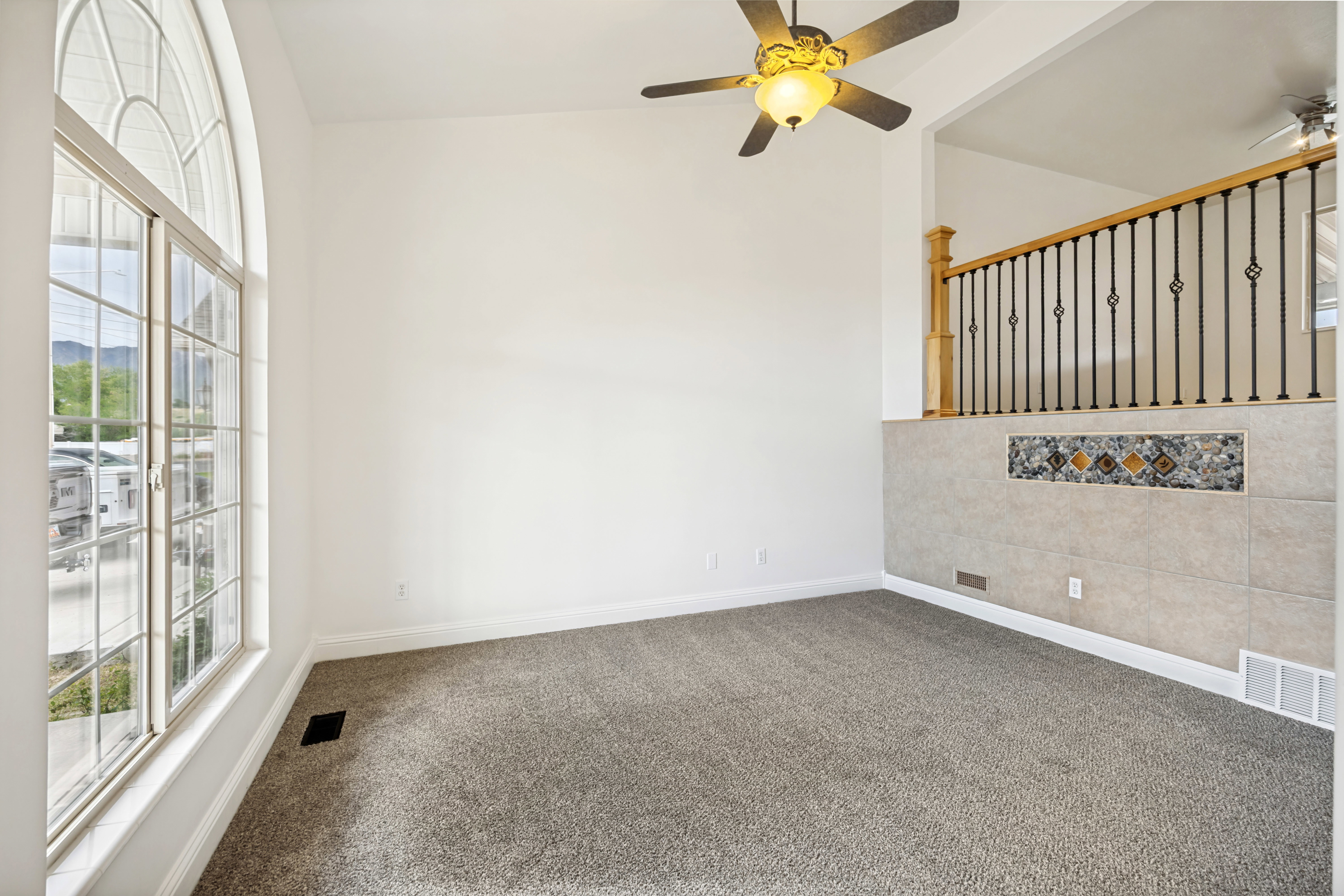 Arched transom window with grid pattern