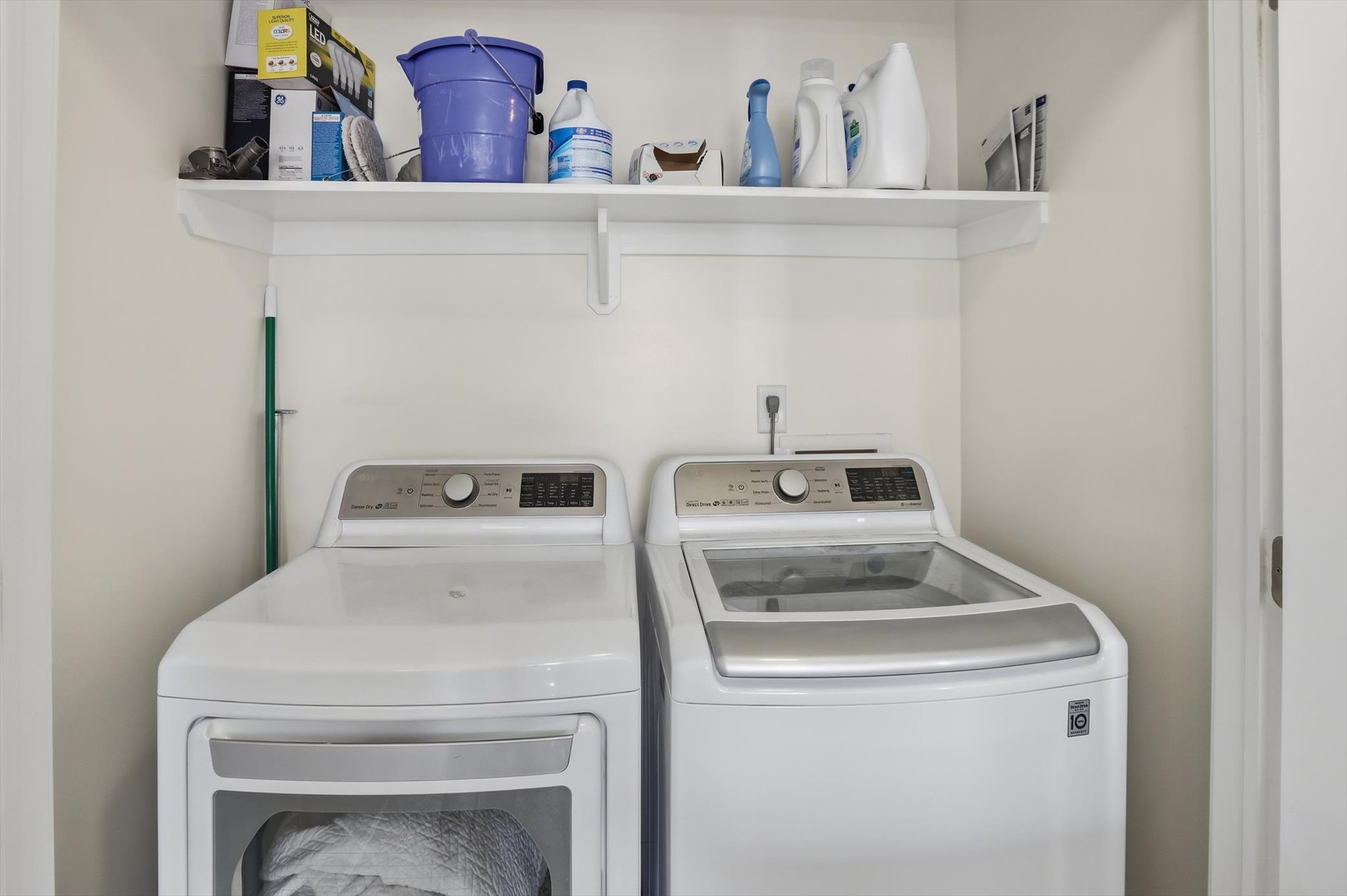 Dedicated laundry area featuring a white built-in shelf