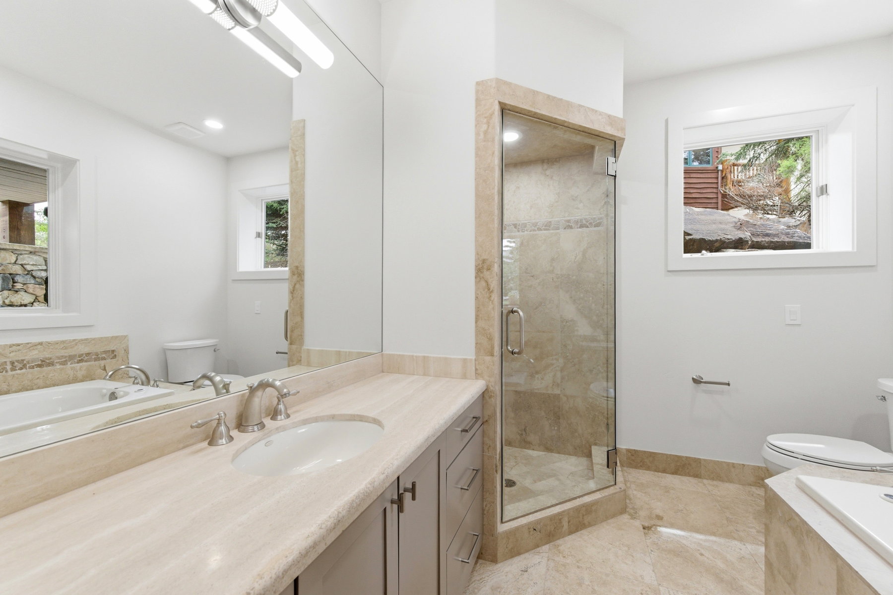 #4 Guest Suite Bathroom