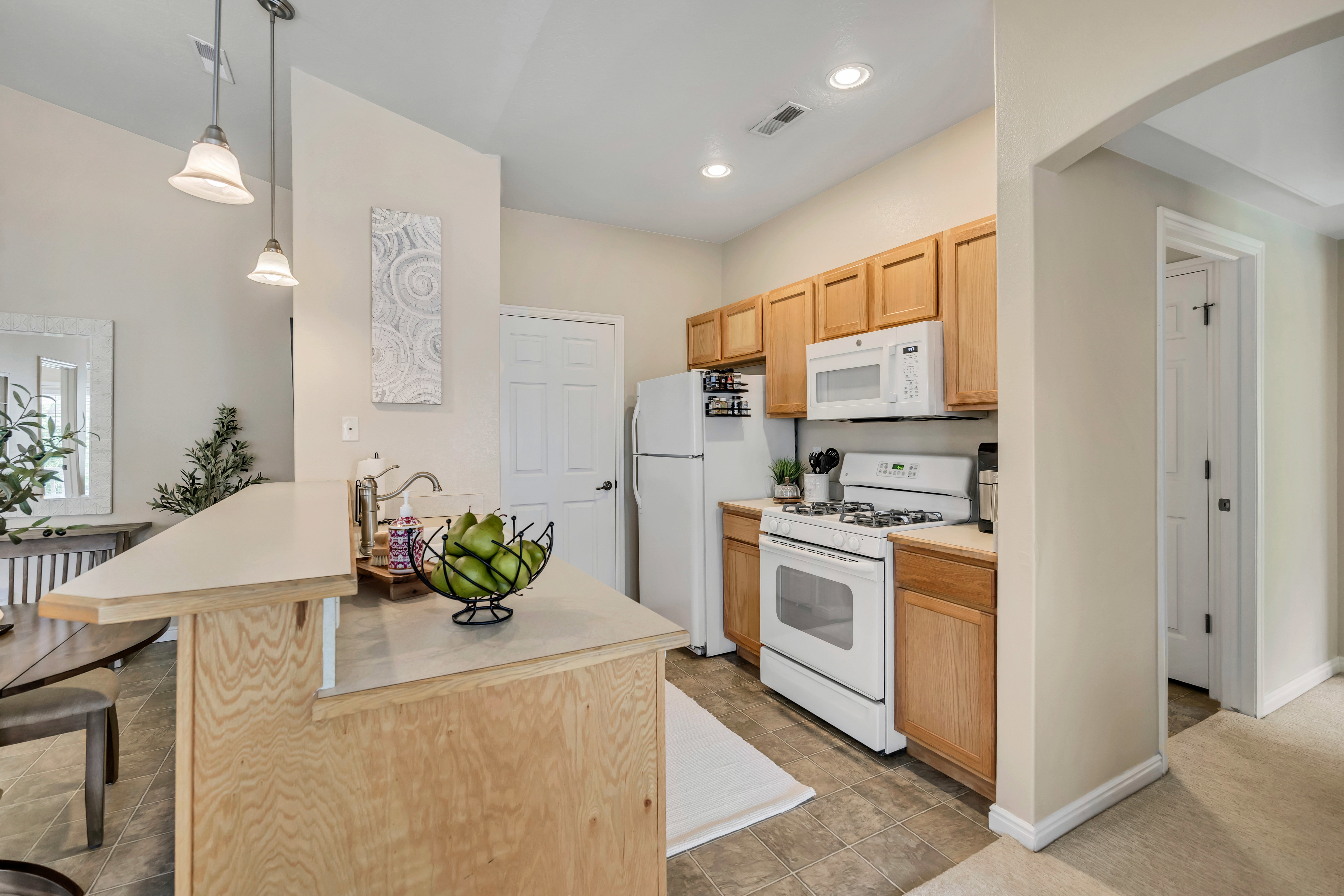 Fresh and bright kitchen with all appliances included.
