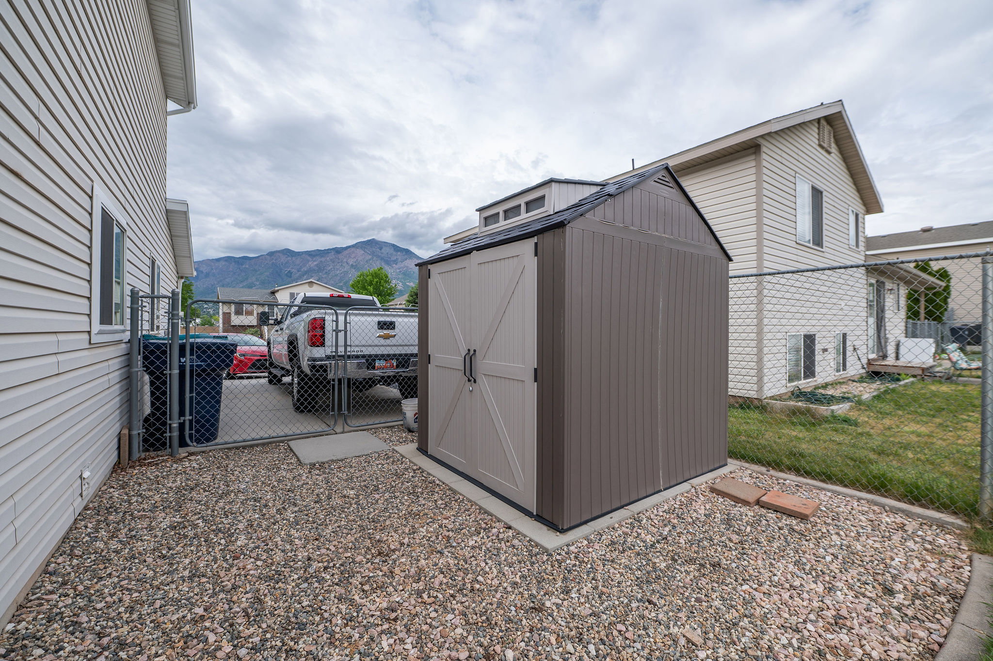 Gable-roof storage shed with dual front doors