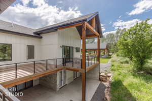 Spacious elevated deck with horizontal metal railings