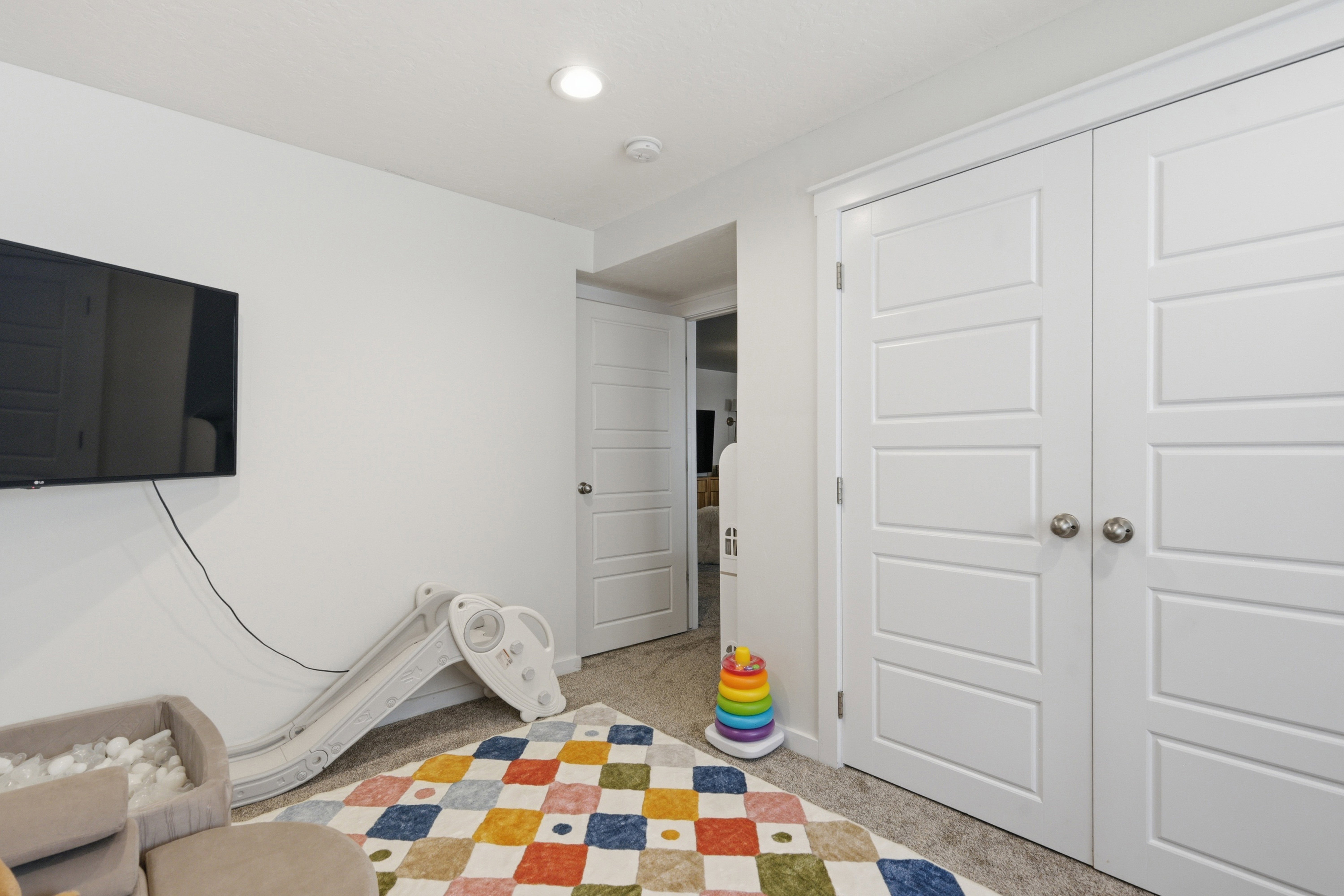 Neutral-toned walls complement the carpeted flooring