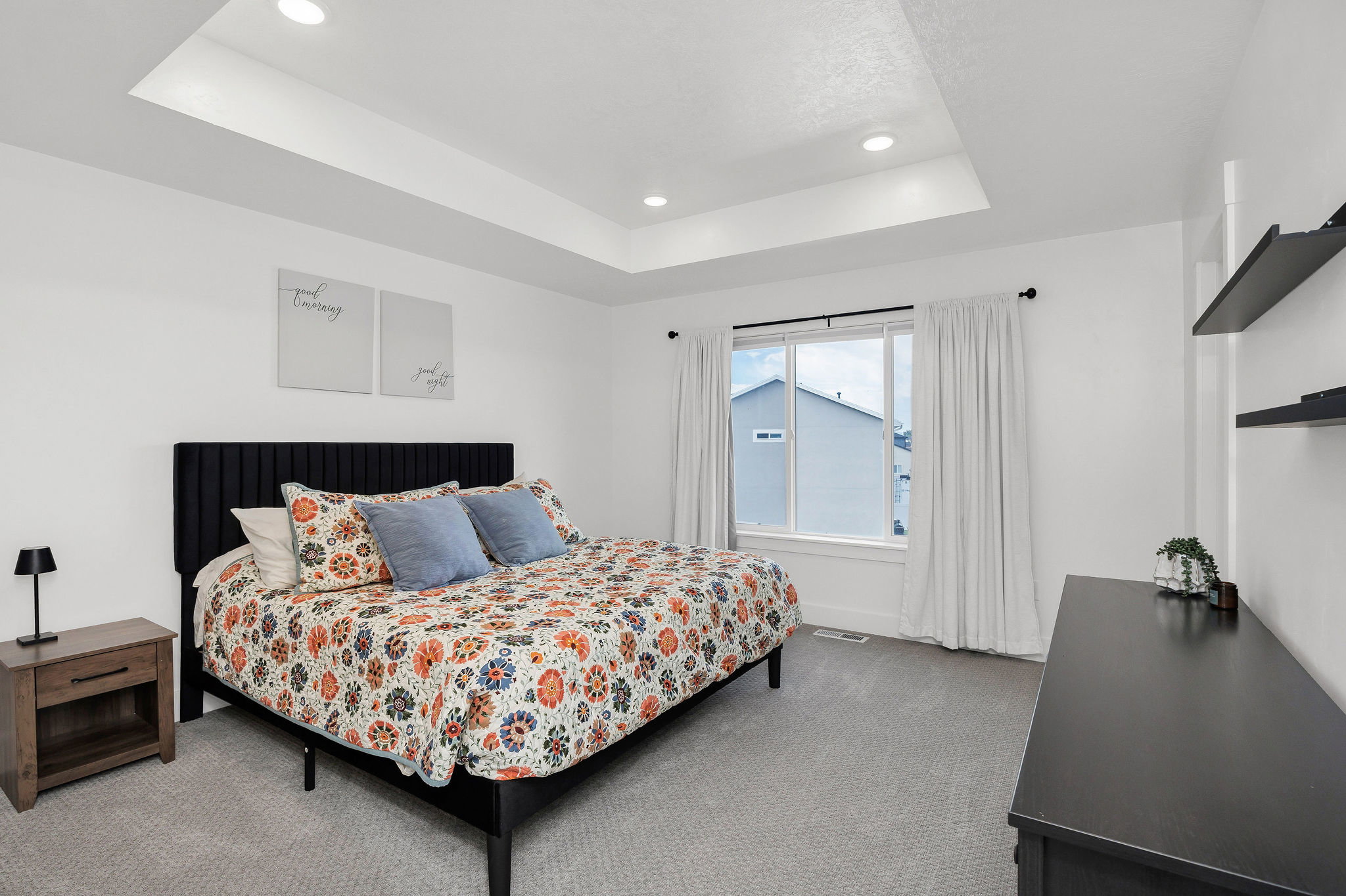Tray ceiling with recessed lighting